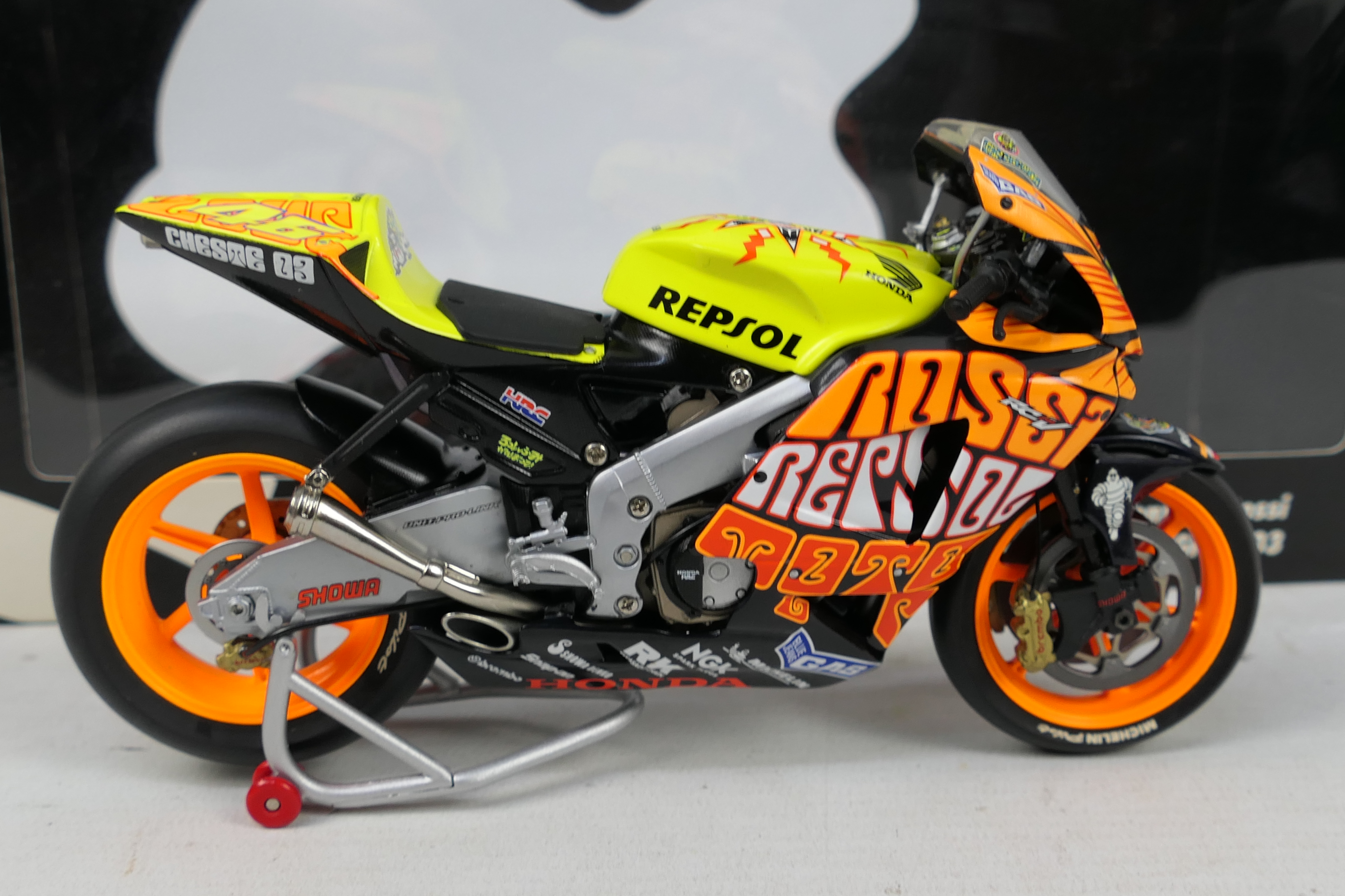 Minichamps - A boxed Valentino Rossi Honda 2003 RC211V Repsol Honda Team bike in 1:12 scale # - Image 2 of 3