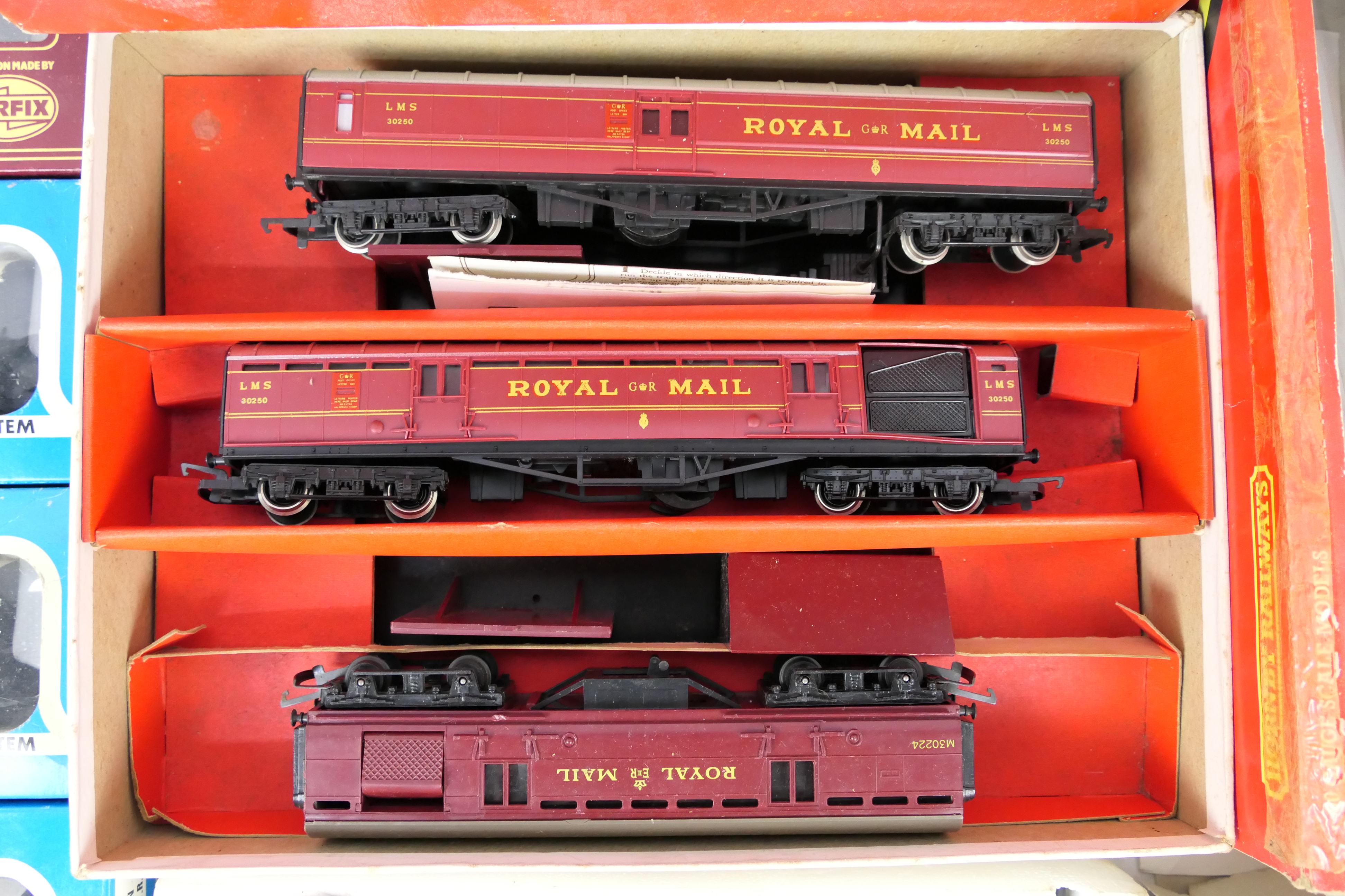 Hornby - Airfix - Triang - A rake of mainly boxed OO gauge passenger and freight rolling stock. - Image 3 of 4