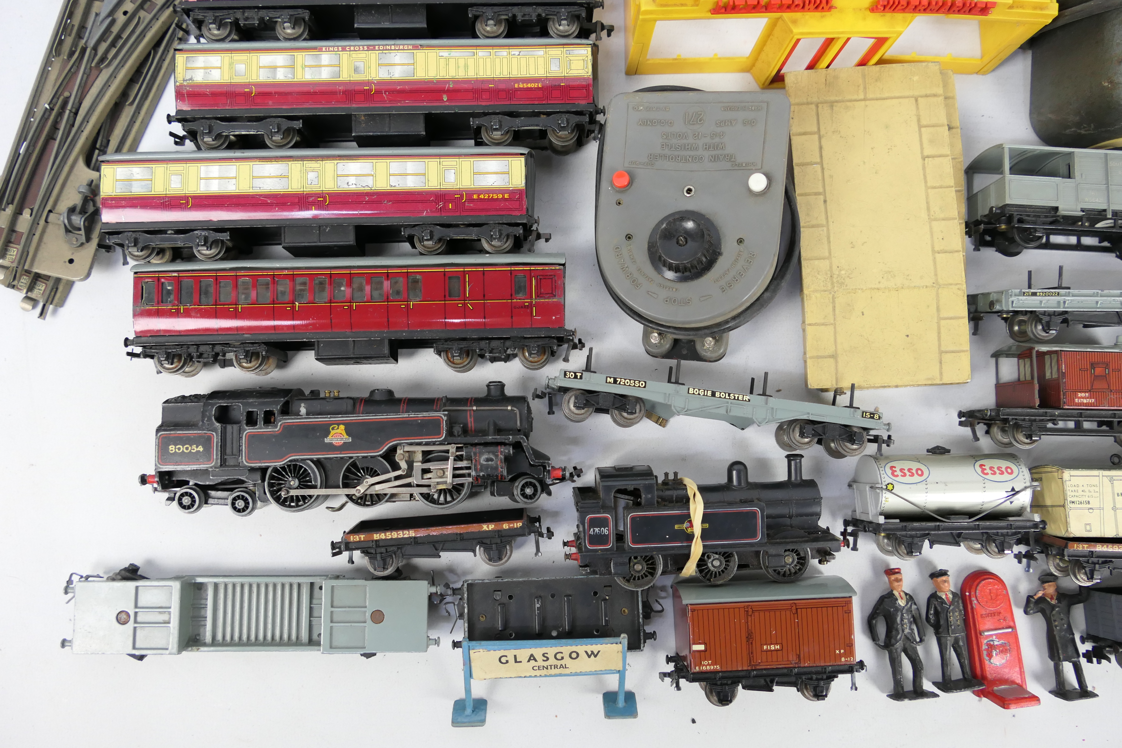 Hornby Dublo - Crescent - A collection including a 2-6-4 steam locomotive # EDL18, 5 x coaches, - Image 2 of 5