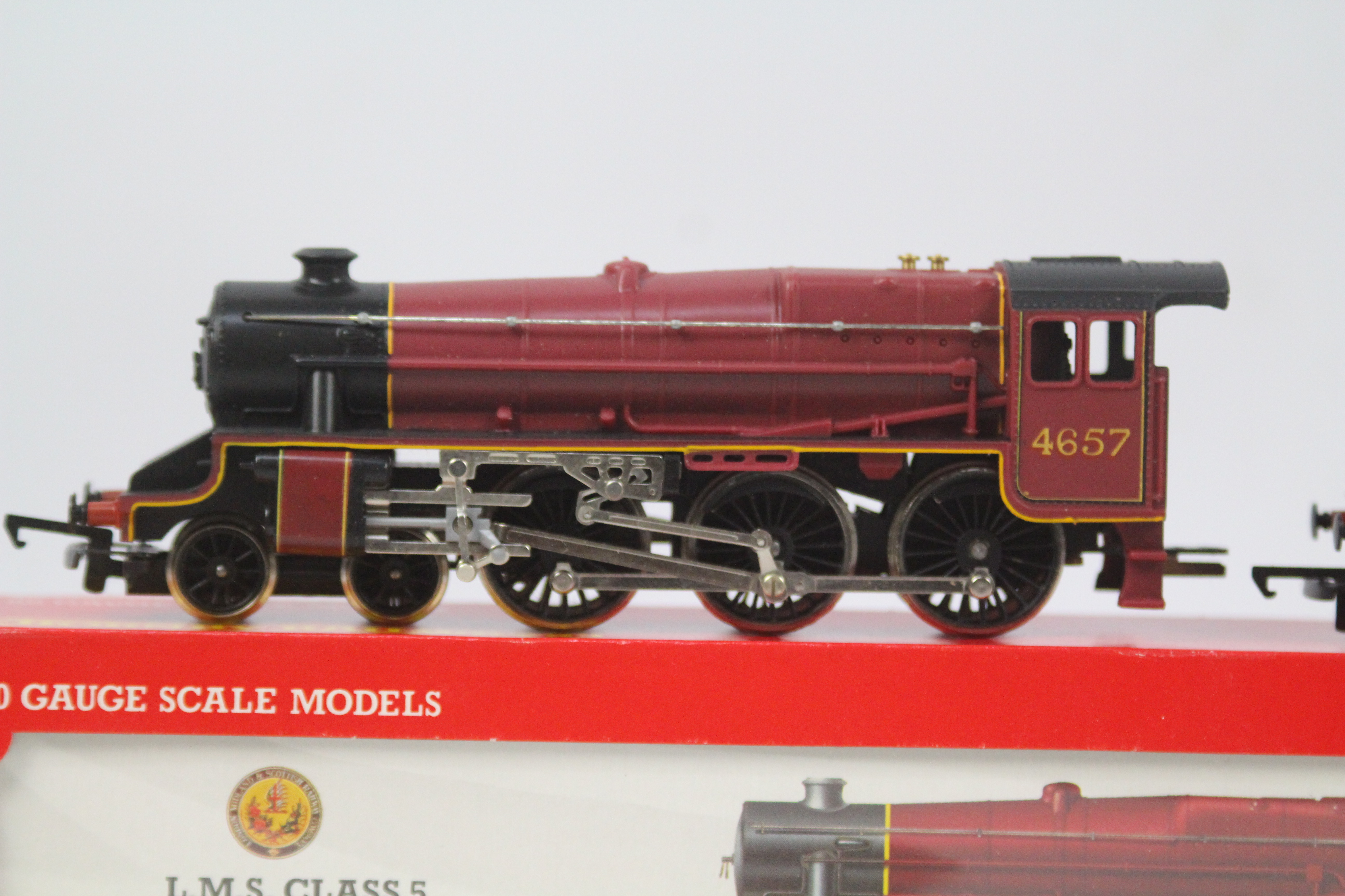 Hornby - A boxed Hornby R842 OO gauge Class 5 4-6-0 steam locomotive and tender Op.No. - Image 2 of 3