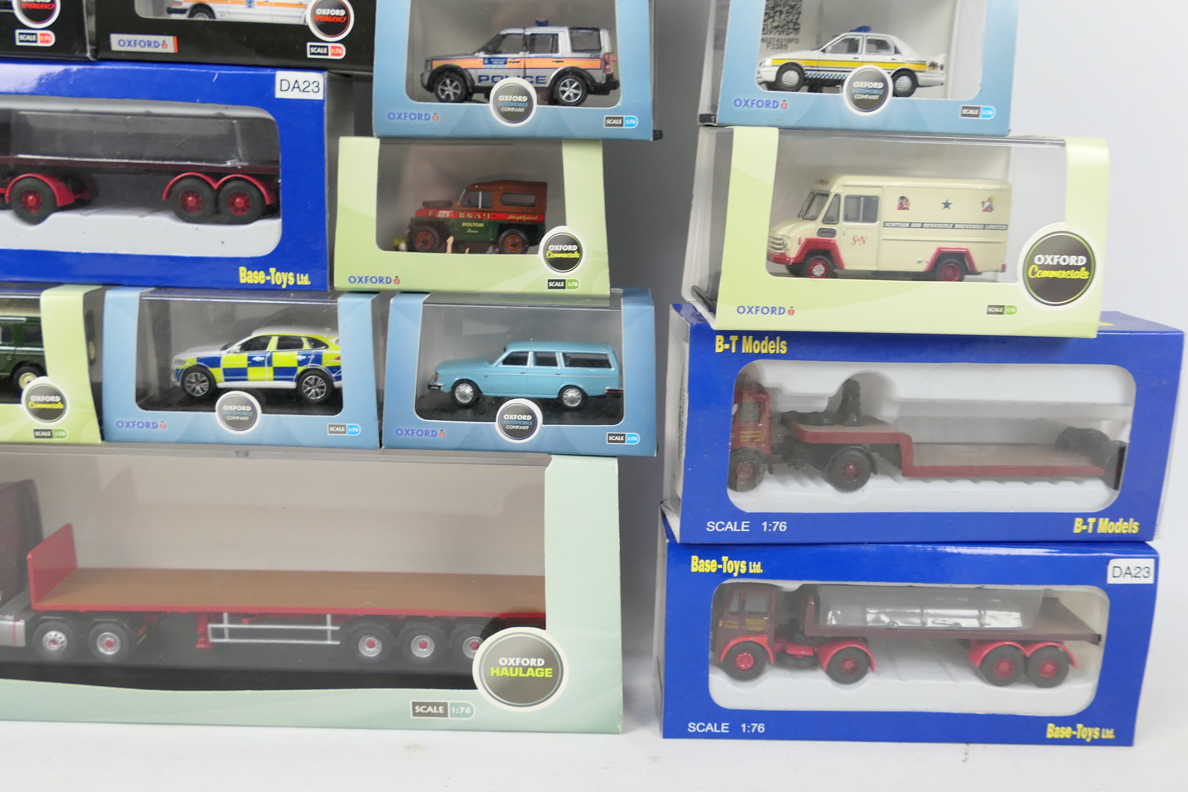 Oxford Diecast - Base Toys - Pocketbond - A collection of 24 x boxed vehicles in 1:76 scale - Image 4 of 4