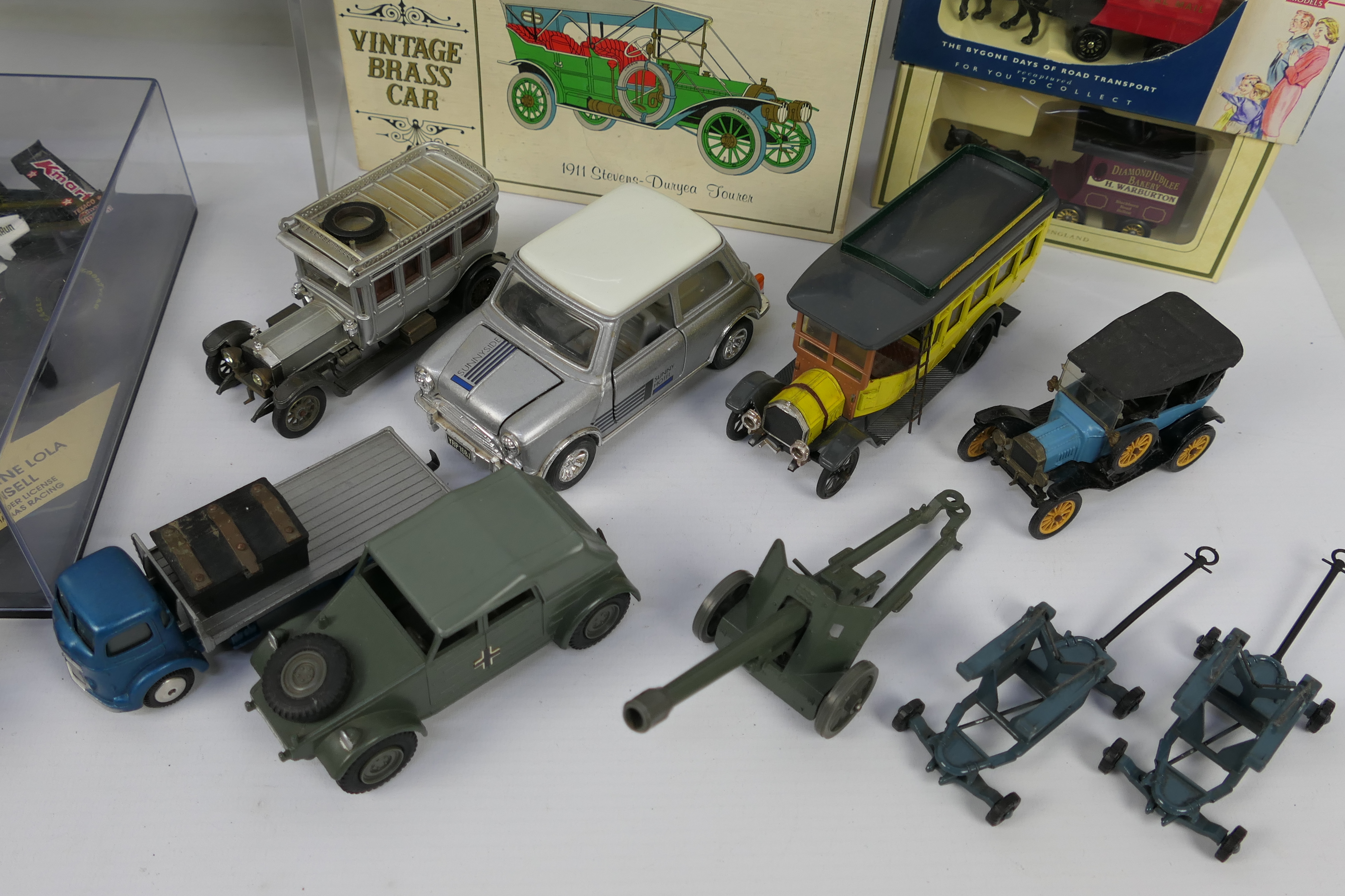 Matchbox - Corgi - Dinky - Bburago - A collection of 6 x boxed and 9 x unboxed models including - Image 2 of 3