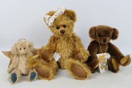 Hand crafted / artist bears - A collection of 3 (believed to be) hand sewn/crafted artist Teddy