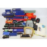 Hornby Dublo - Hornby - Mainline - Other A mixed lot of OO gauge locomotives, rolling stock,