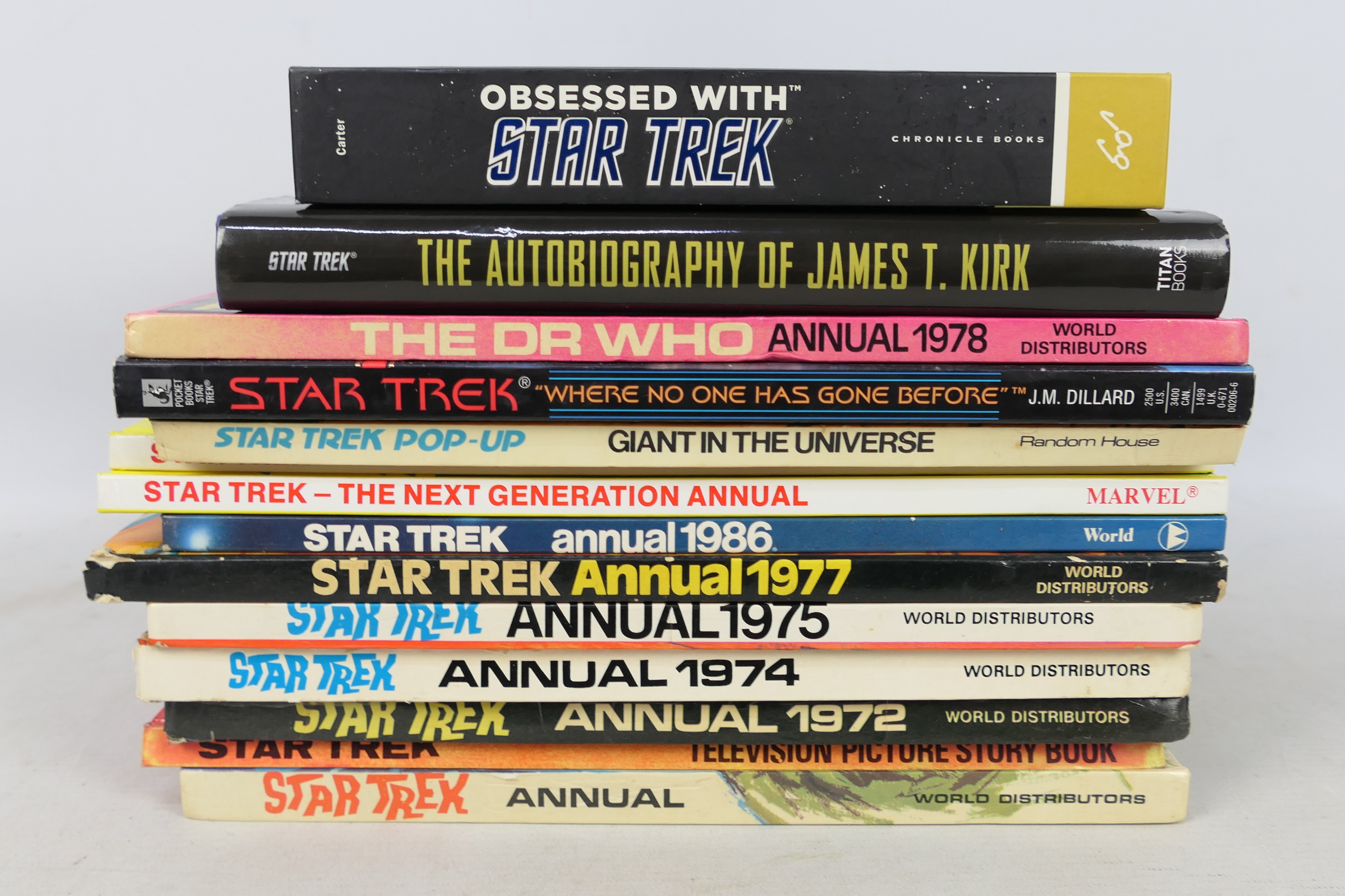 Marvel - World Distributors - Star Trek - A collection of 14 x books on Star Trek including 8 x