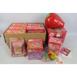 Palitoy - Strawberry Shortcake - Amanda Jayne - Unsold Shop Stock - A trade box with 4 x factory