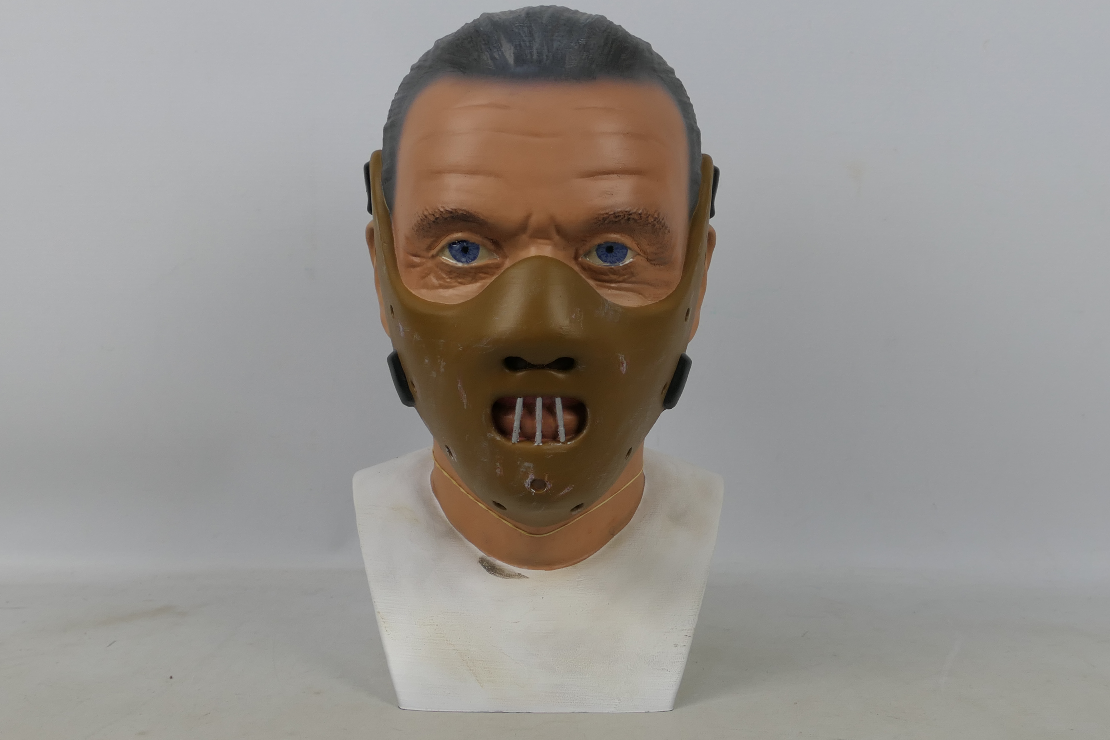 Unknown Maker - Hannibal Lecter - A life size Hannibal Lecter head which appears in Good condition - Image 2 of 4