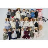 Deagostini - A collection of 25 miniature porcelain dolls attributed to Deagostini.