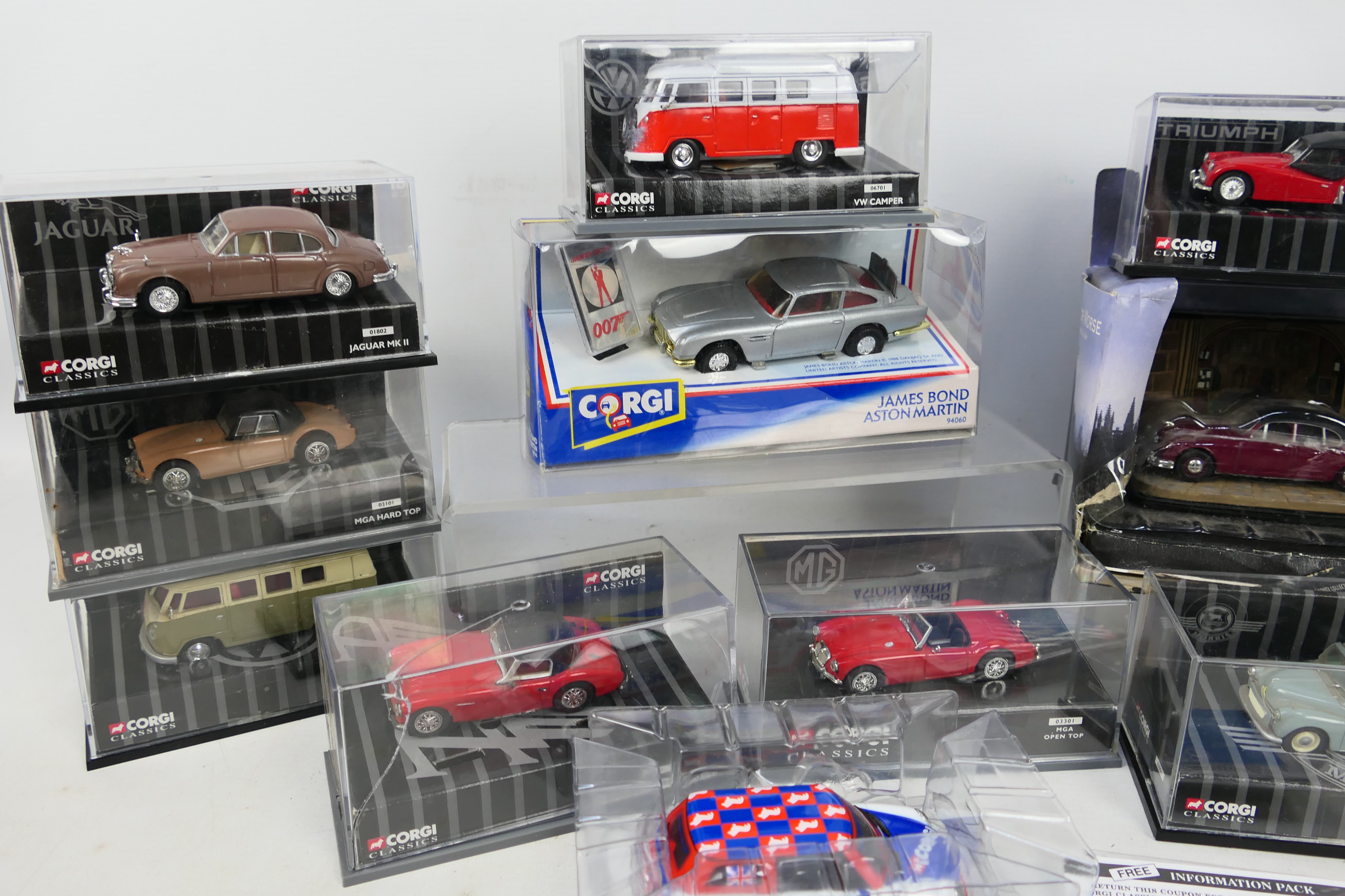 Corgi Classics - A boxed collection of 13 diecast model vehicles from various Corgi ranges. - Bild 2 aus 4