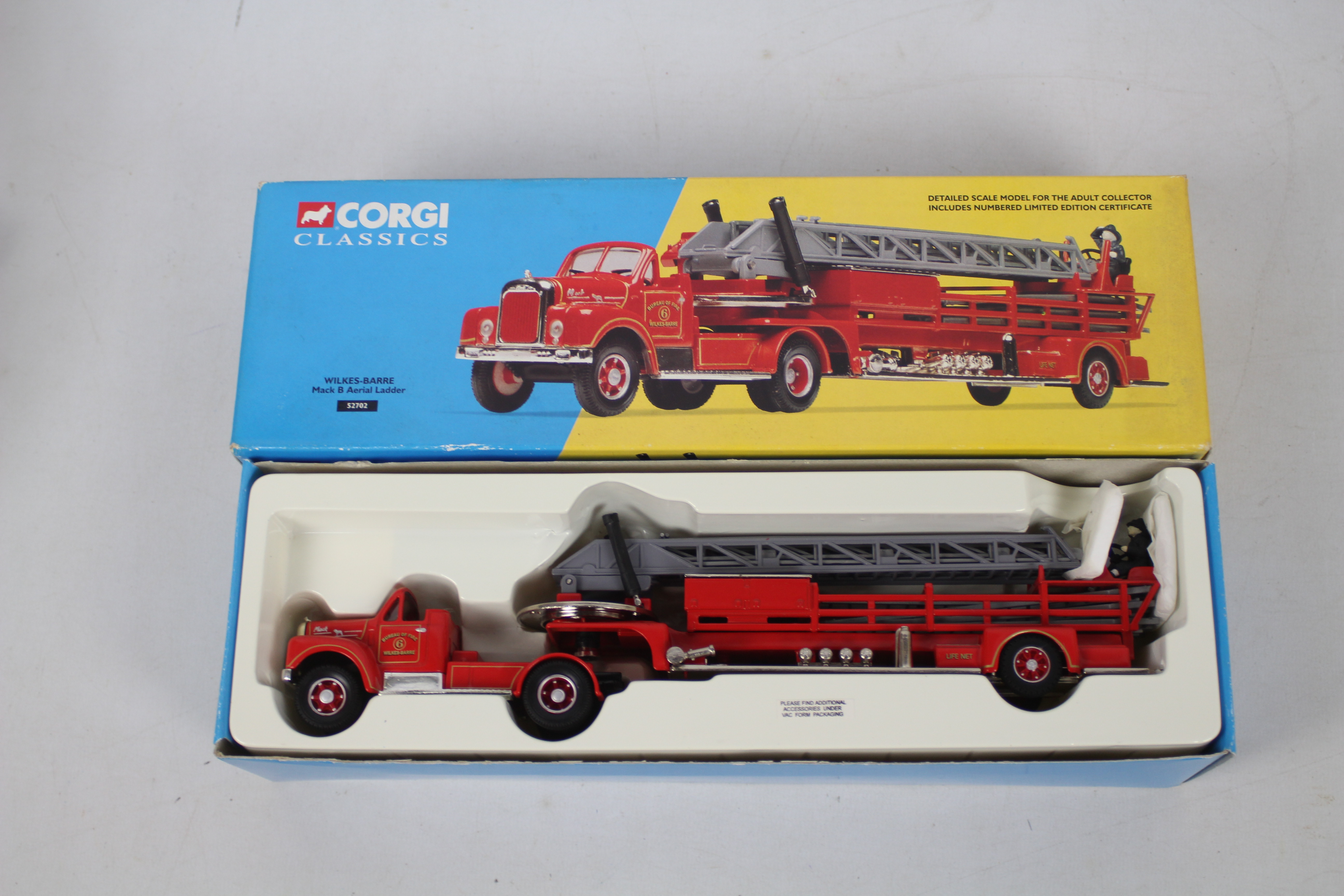 Corgi Classics - Six boxed predominately Limited Edition diecast US Fire Appliances from Corgi. - Bild 3 aus 3