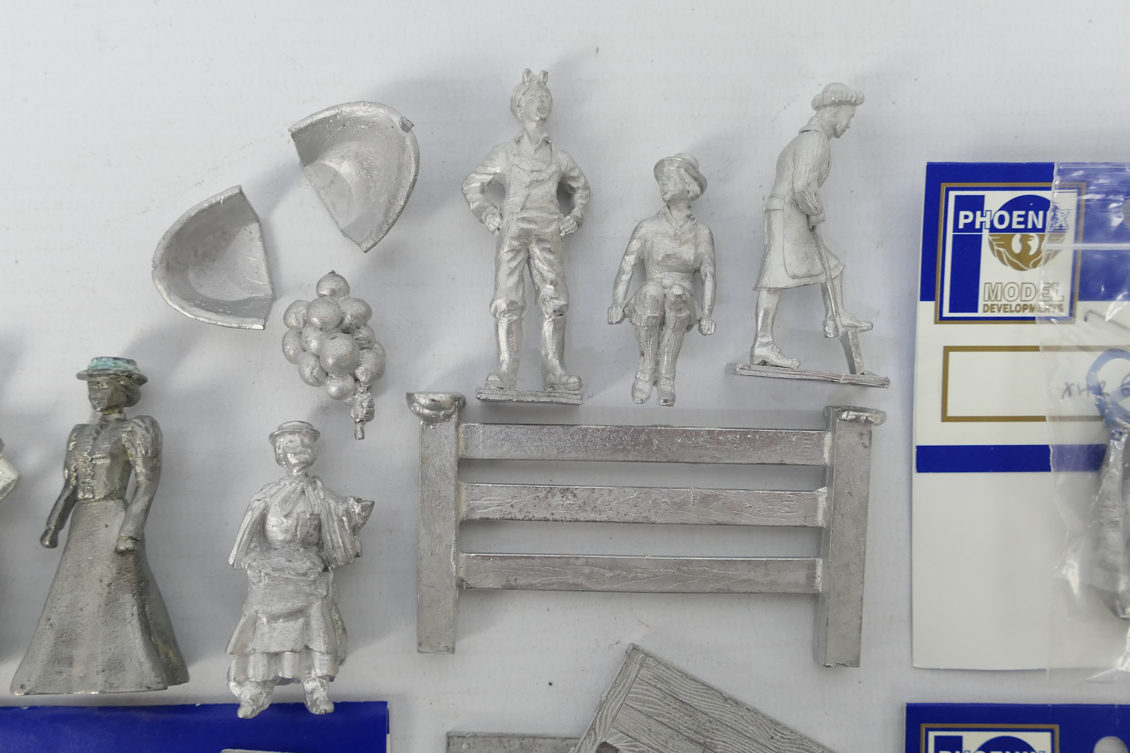 Phoenix Model Developments - Asset - Other - A group of loose and packeted white metal figures and - Image 3 of 6