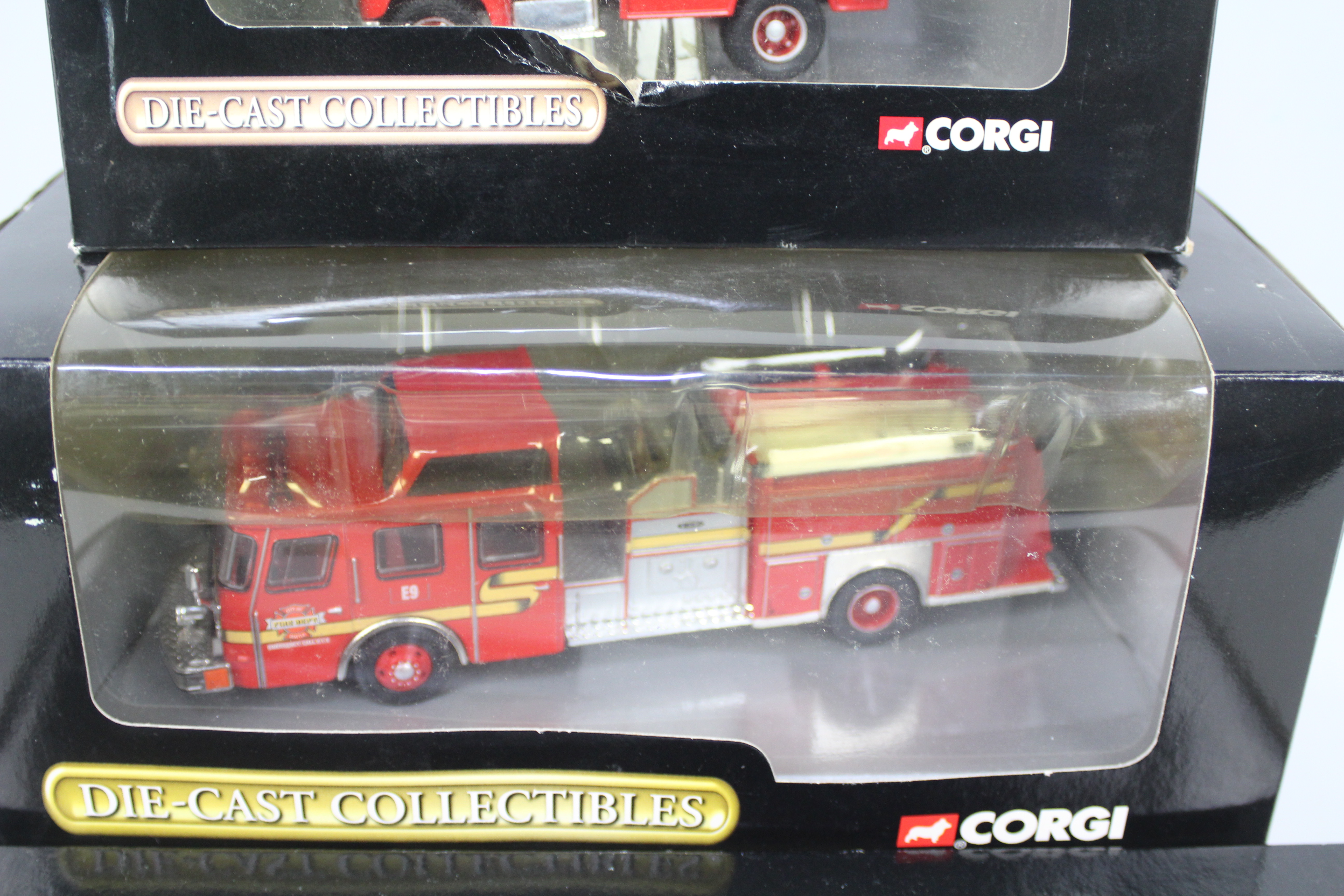 Corgi - Three boxed diecast vehicles from Corgi's 'Diecast Collectibles' North American Fire - Bild 3 aus 5