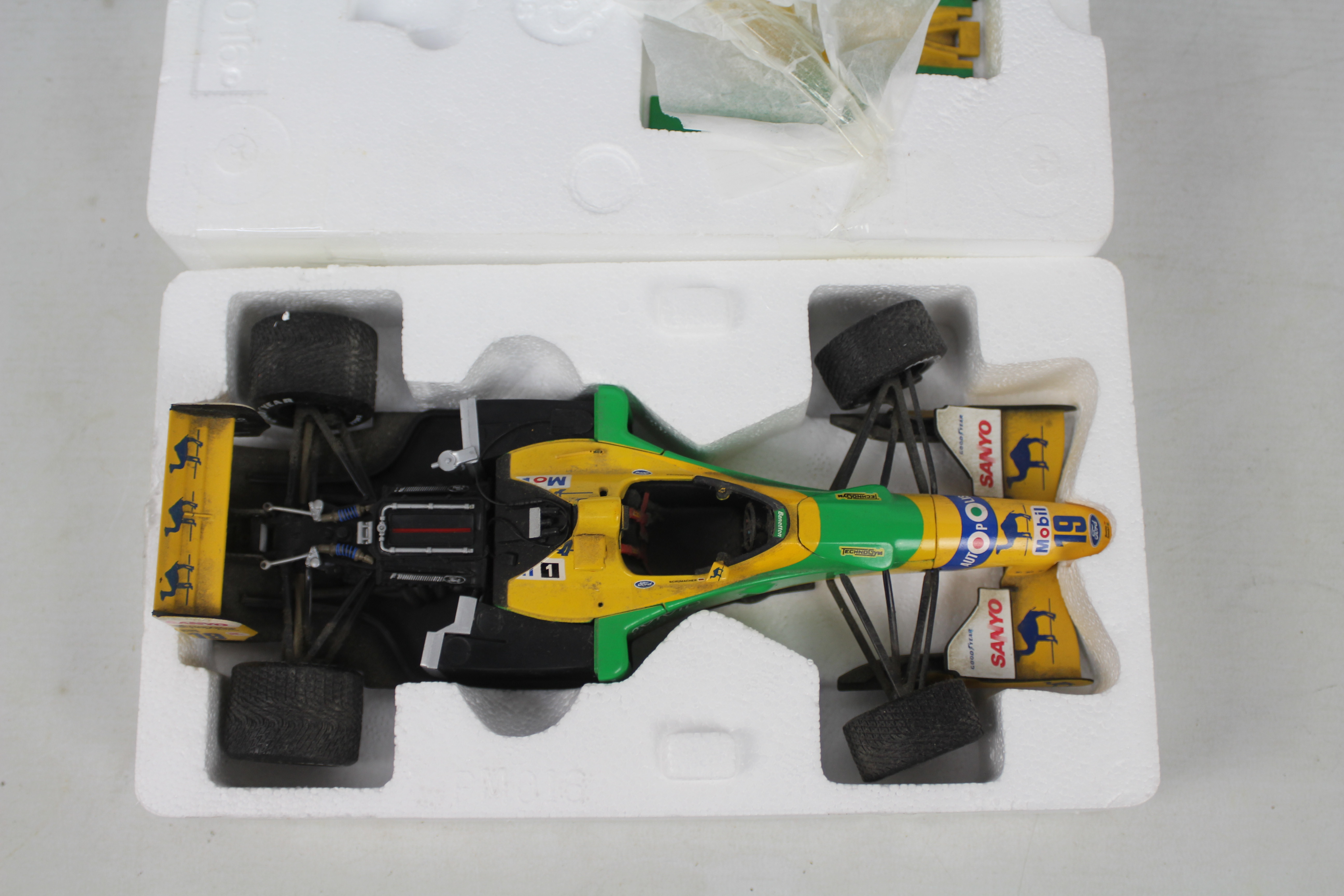 Paul's Model Art - A boxed die-cast 1:18 scale Michael Schumacher Benetton Ford B 192 - Vehicle is - Bild 3 aus 3