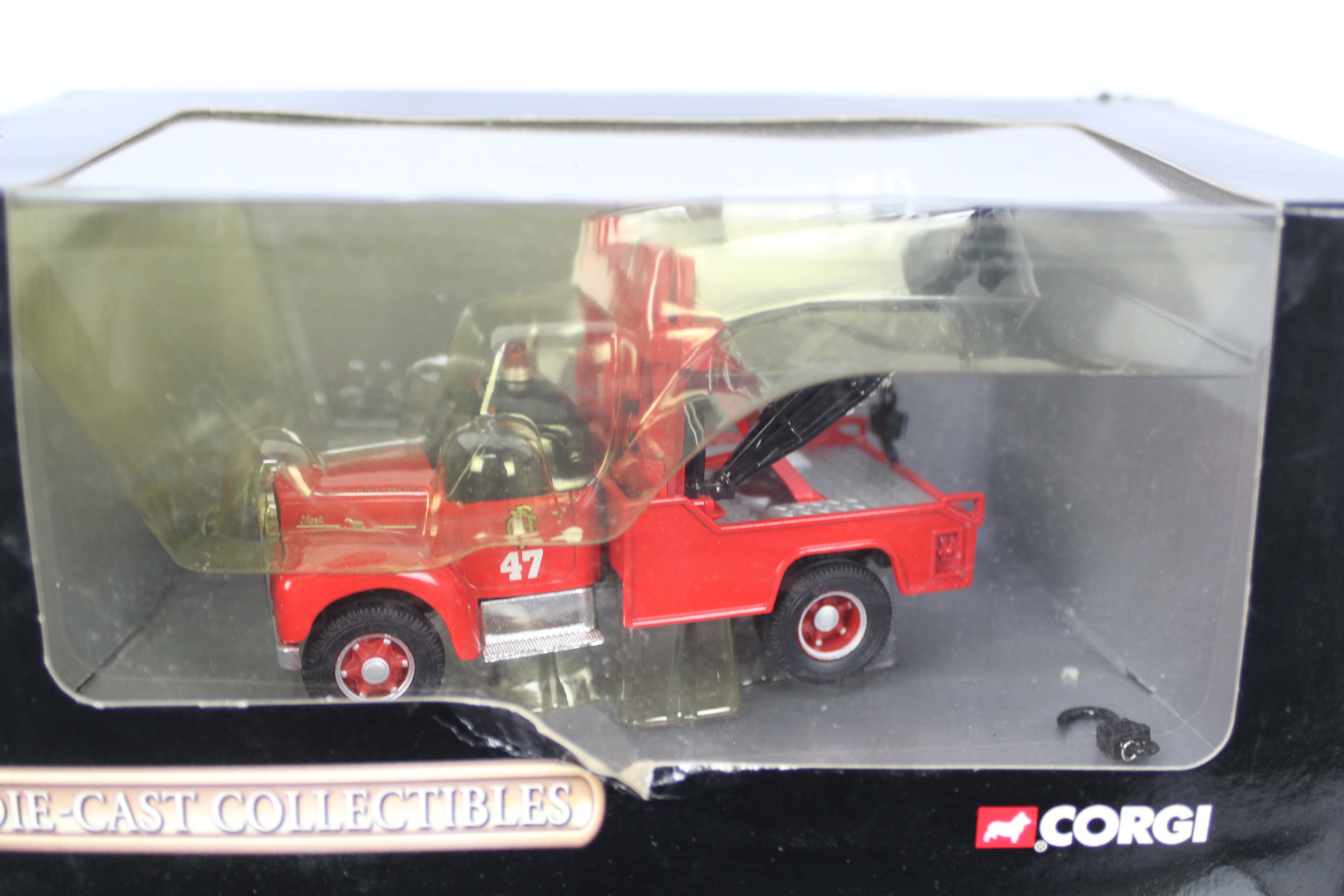 Corgi - Three boxed diecast vehicles from Corgi's 'Diecast Collectibles' North American Fire - Bild 4 aus 5