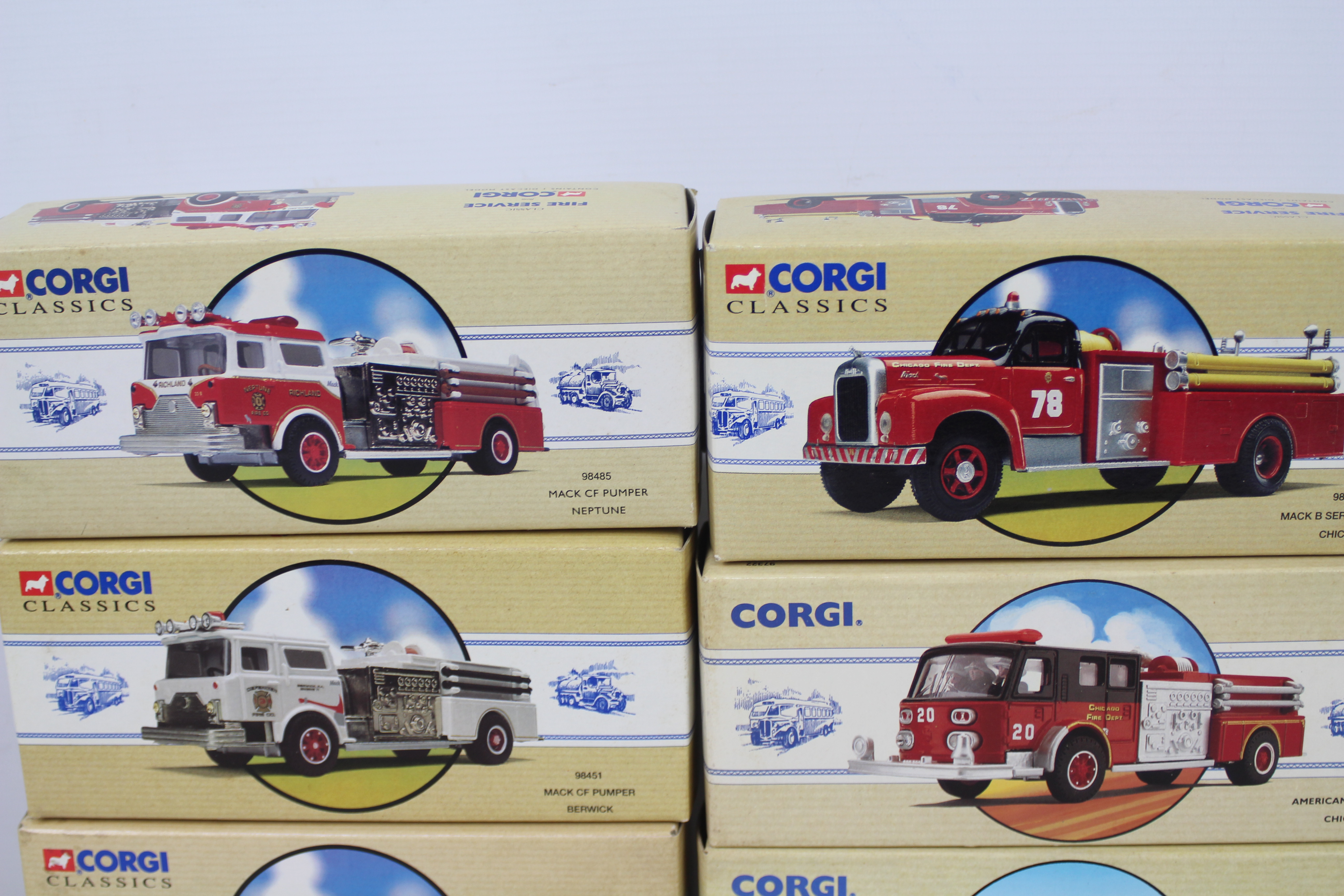 Corgi Classics - Eight boxed diecast US Fire Appliances from Corgi. - Bild 2 aus 4