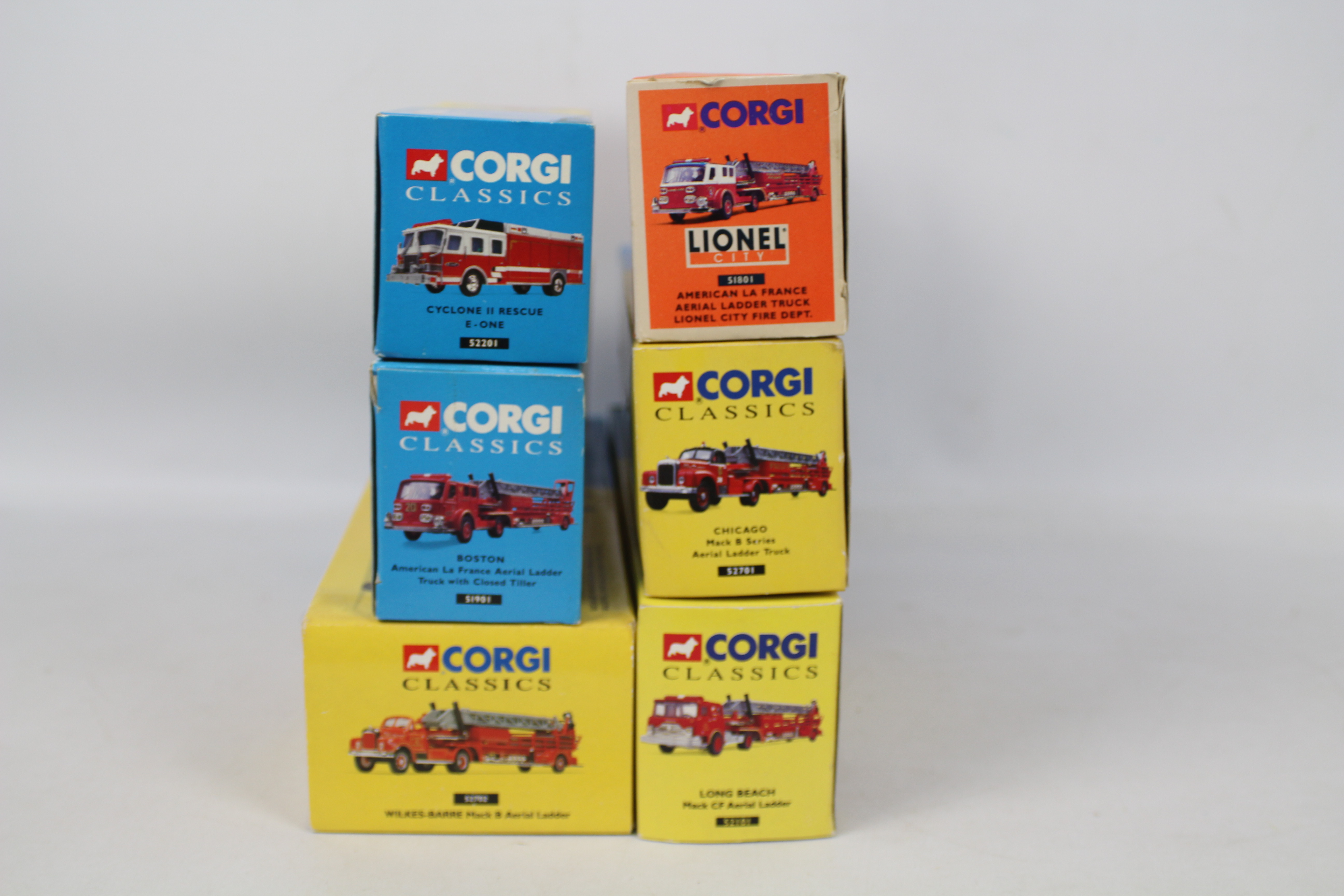 Corgi Classics - Six boxed predominately Limited Edition diecast US Fire Appliances from Corgi. - Bild 2 aus 3