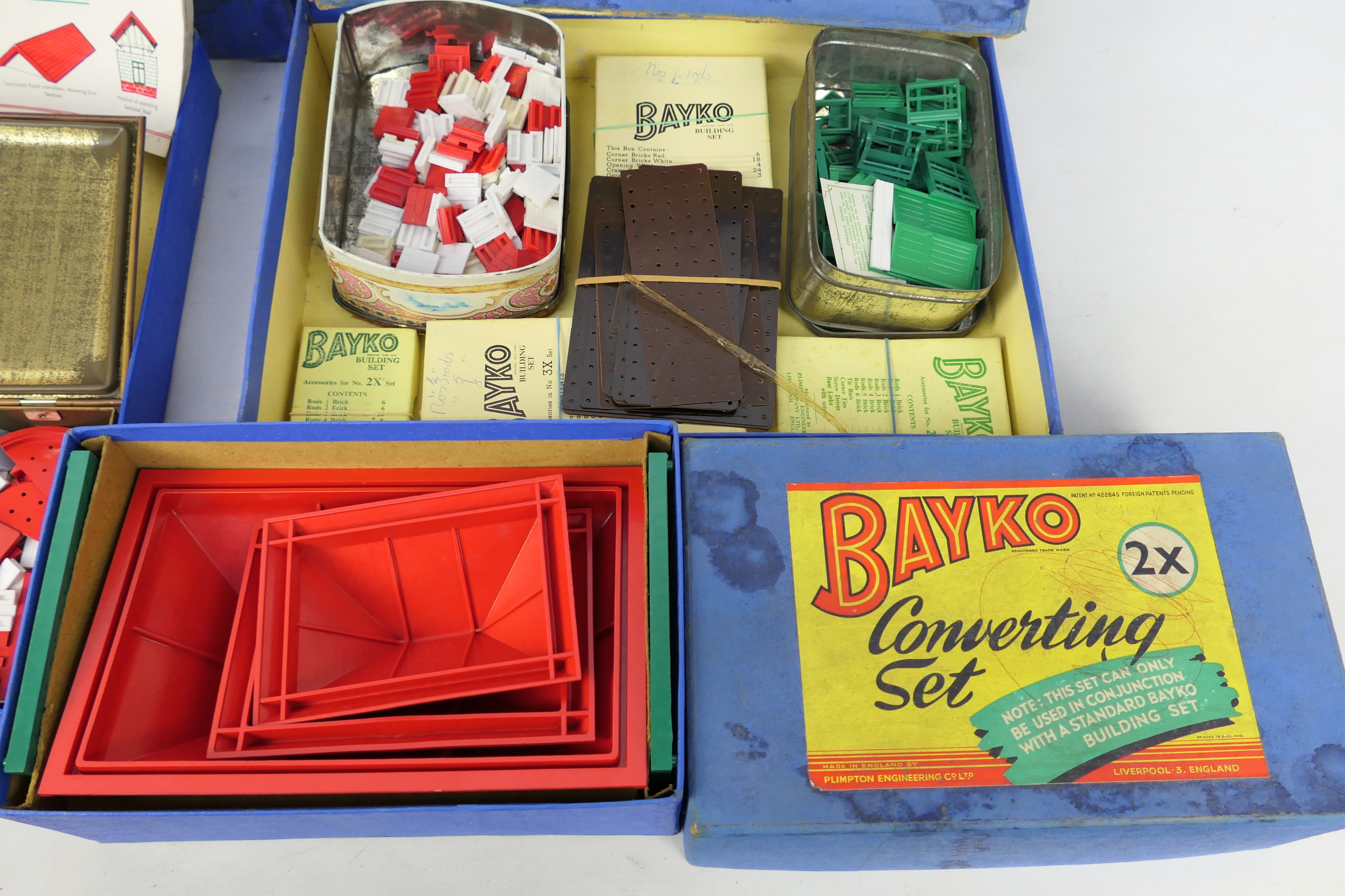 Bayko - Three boxed sets of vintage Bayko. Lot consists opf Bayko #2; #2X and #3X. - Image 4 of 4