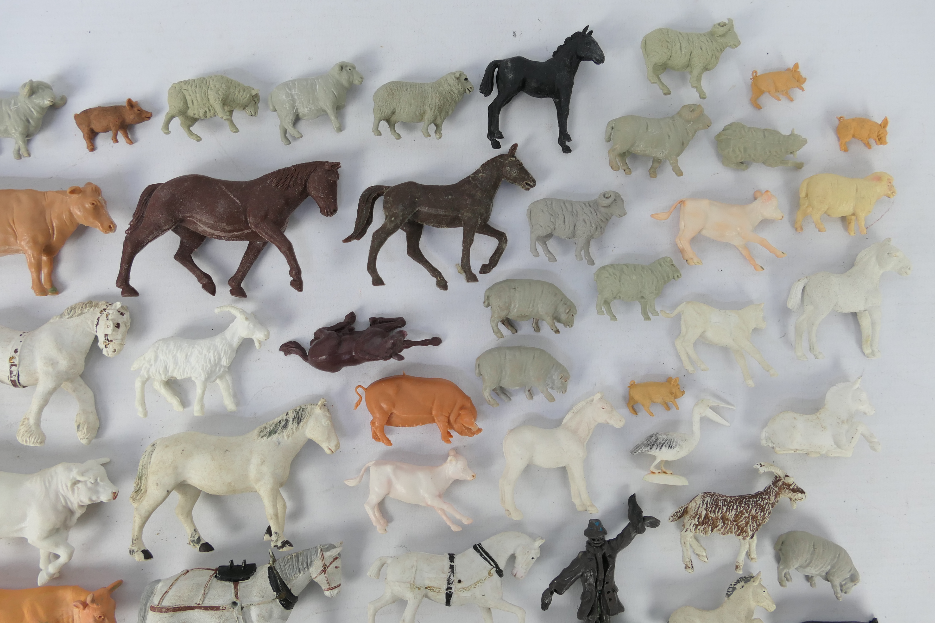 Britains - Cherilea - Other - A loose herd of Britains and Britains style plastic farm animals and - Image 4 of 6