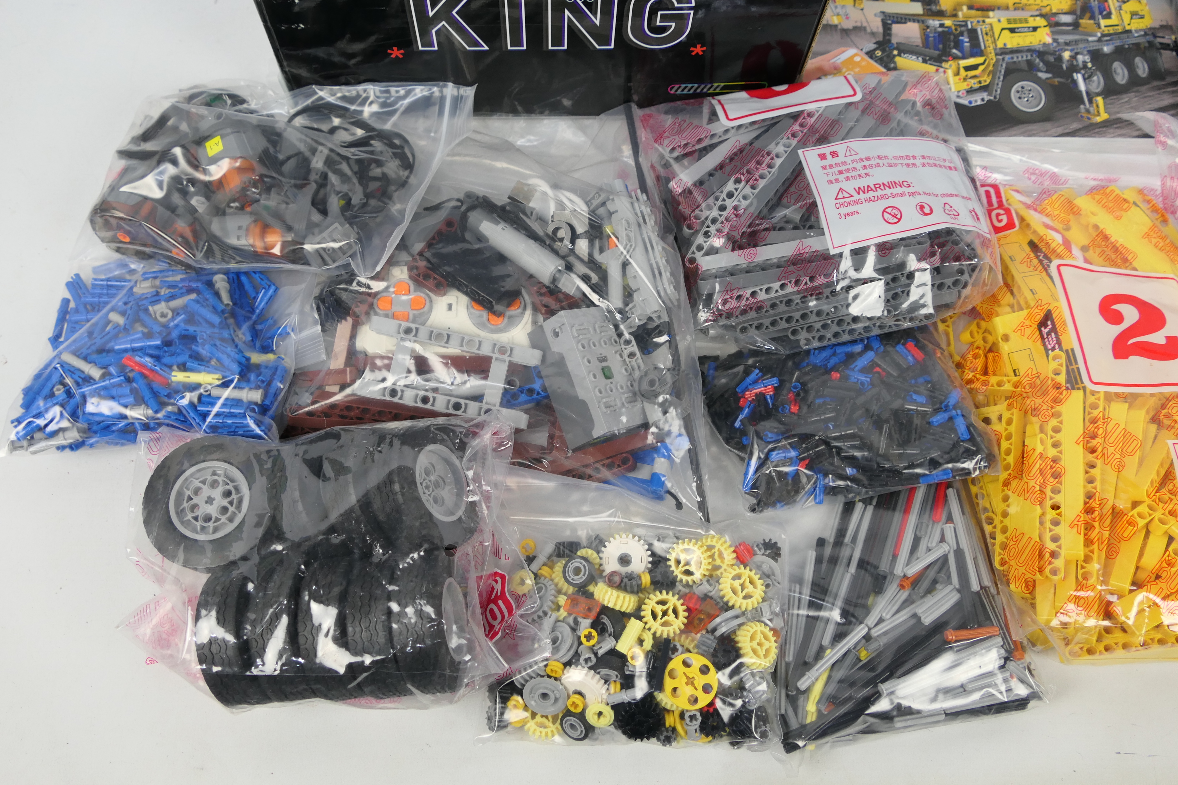 Mould King - A mould king model construction set, mechanical crane # 13107 has 2590+ pieces. - Image 2 of 5