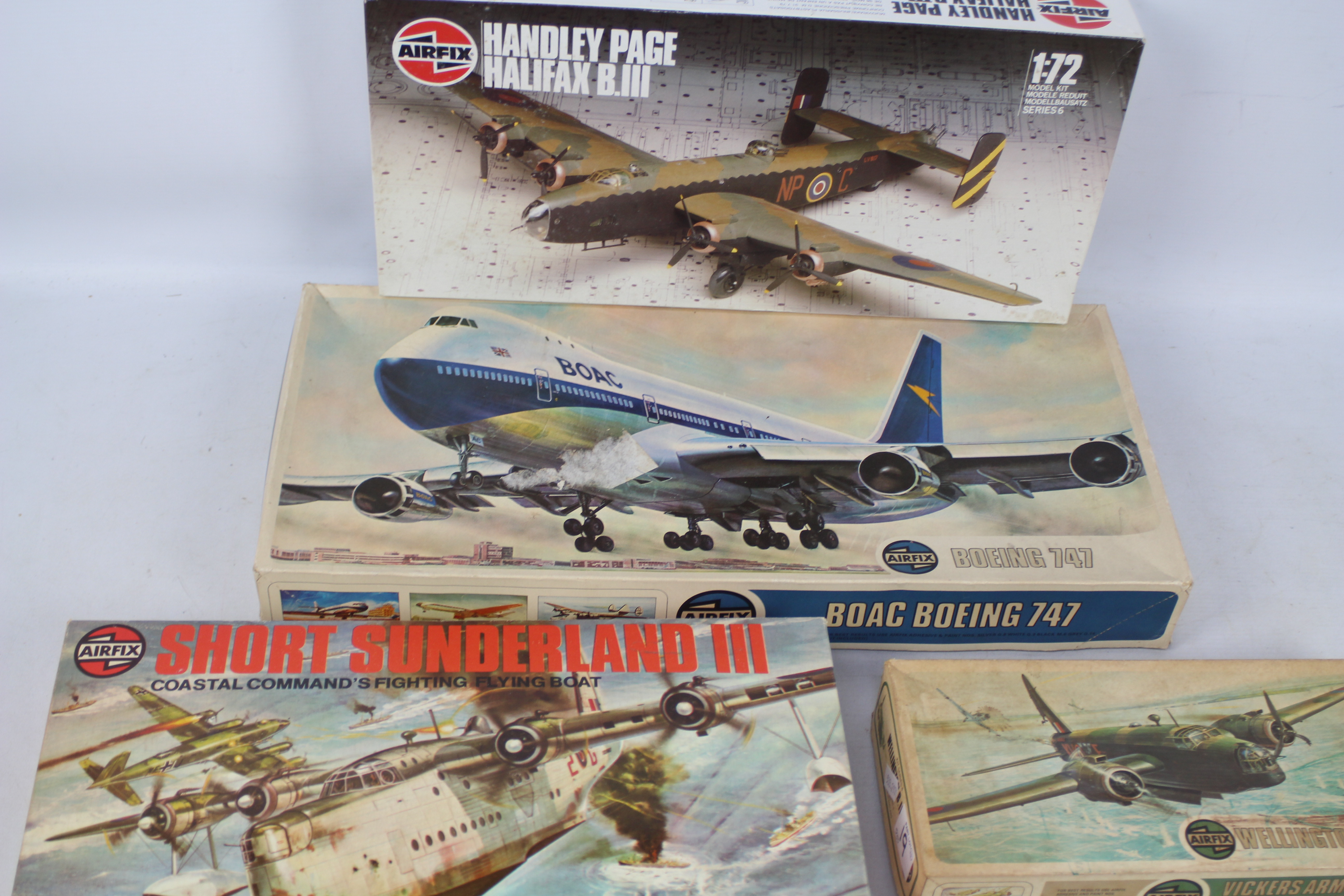 Airfix - Four boxed plastic military and civilian aircraft model kits in a variety of scales. - Image 2 of 5