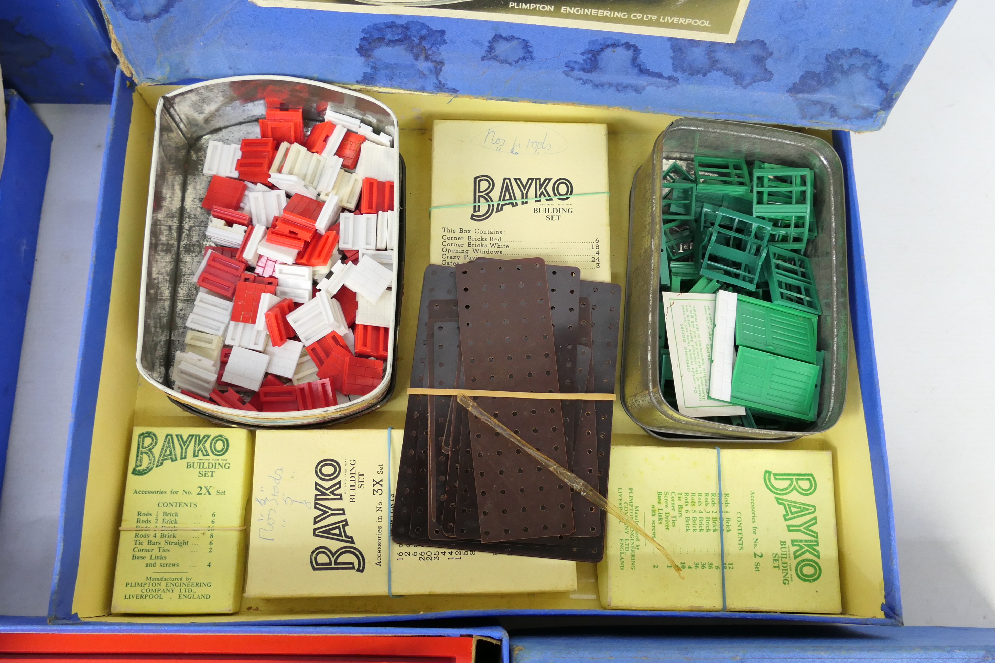 Bayko - Three boxed sets of vintage Bayko. Lot consists opf Bayko #2; #2X and #3X. - Image 3 of 4