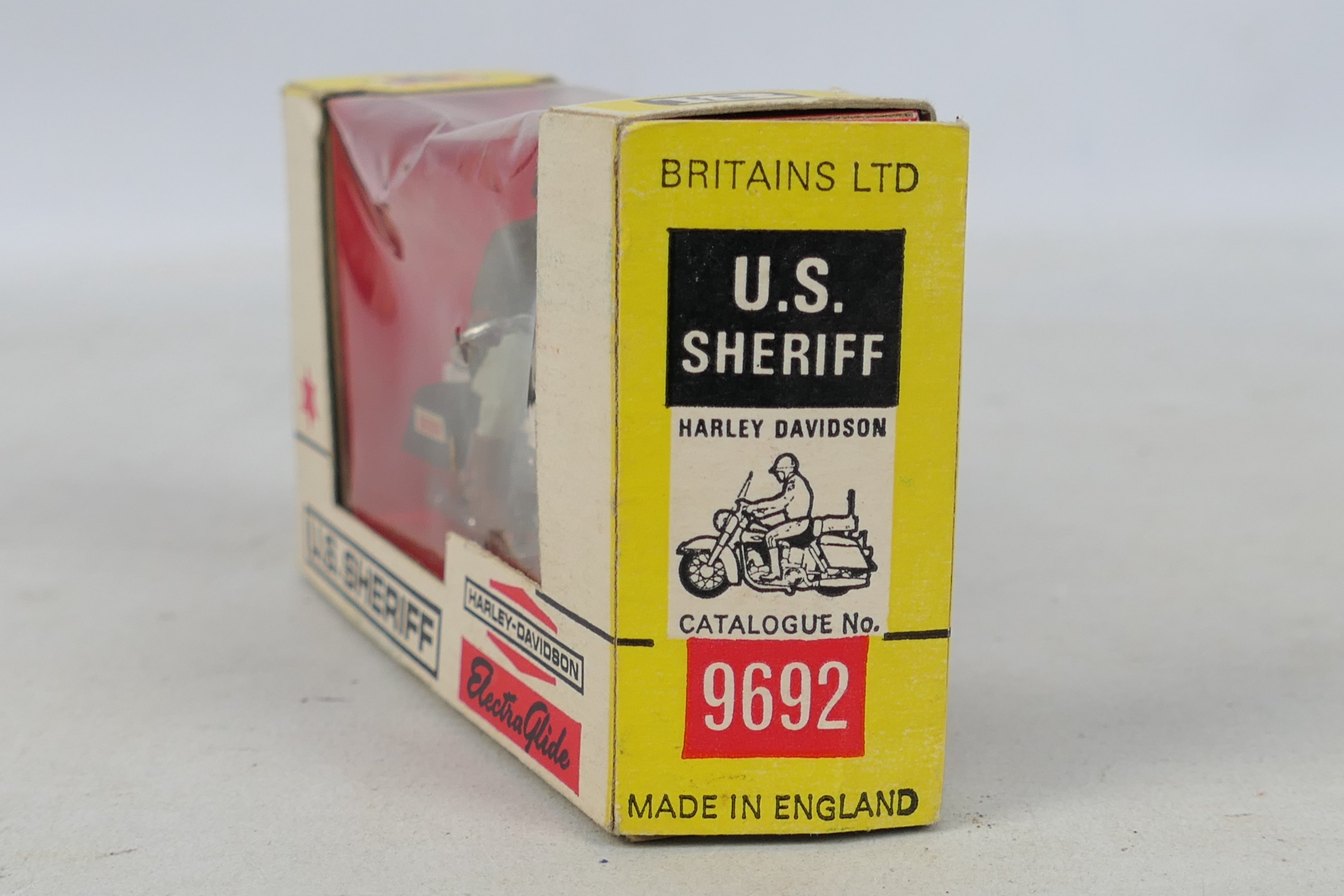 Britains - A boxed Britains #9692 US Sheriff Harley Davidson 'Electra-Glide' Motorcycle. - Bild 3 aus 3