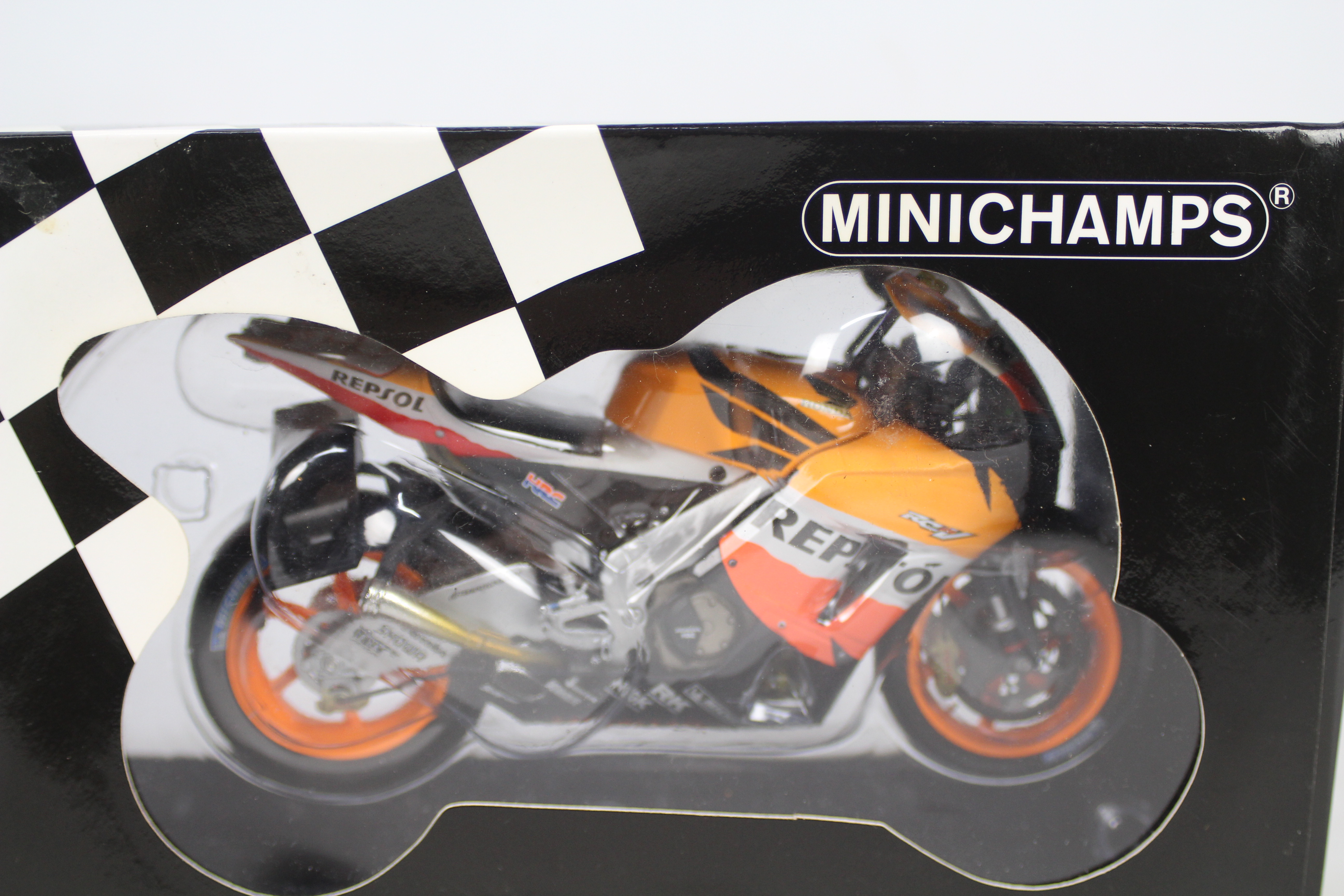 Minichamps - A boxed Minichamps #122061069 Honda RC211V Repsol Honda Team 'Nicky Hayden' MotoGP - Bild 2 aus 2