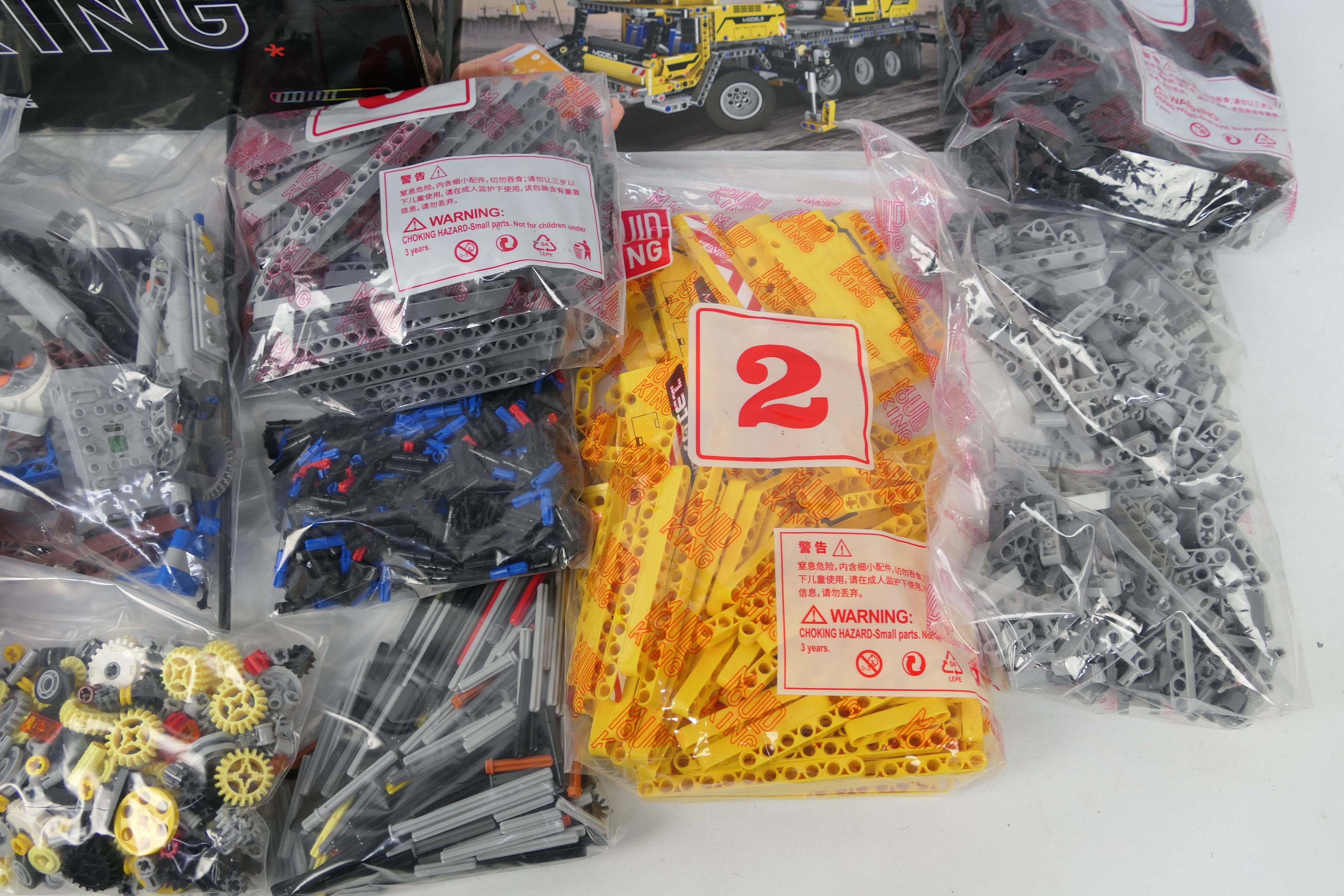 Mould King - A mould king model construction set, mechanical crane # 13107 has 2590+ pieces. - Image 3 of 5