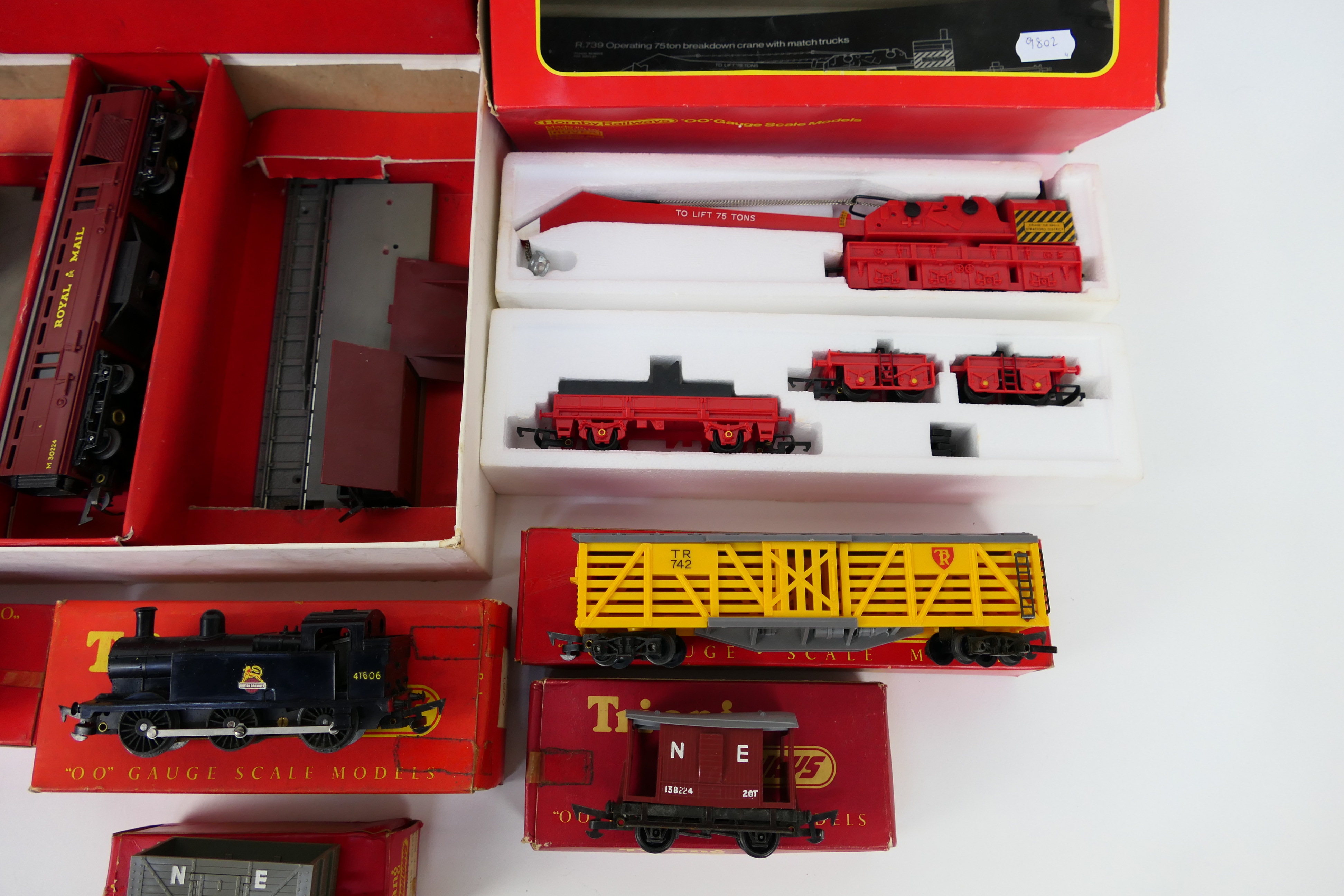 Tri-ang - 7 x boxed OO gauge items, 0-6-0 tank engine number 47606 in BR black # R. - Image 4 of 5