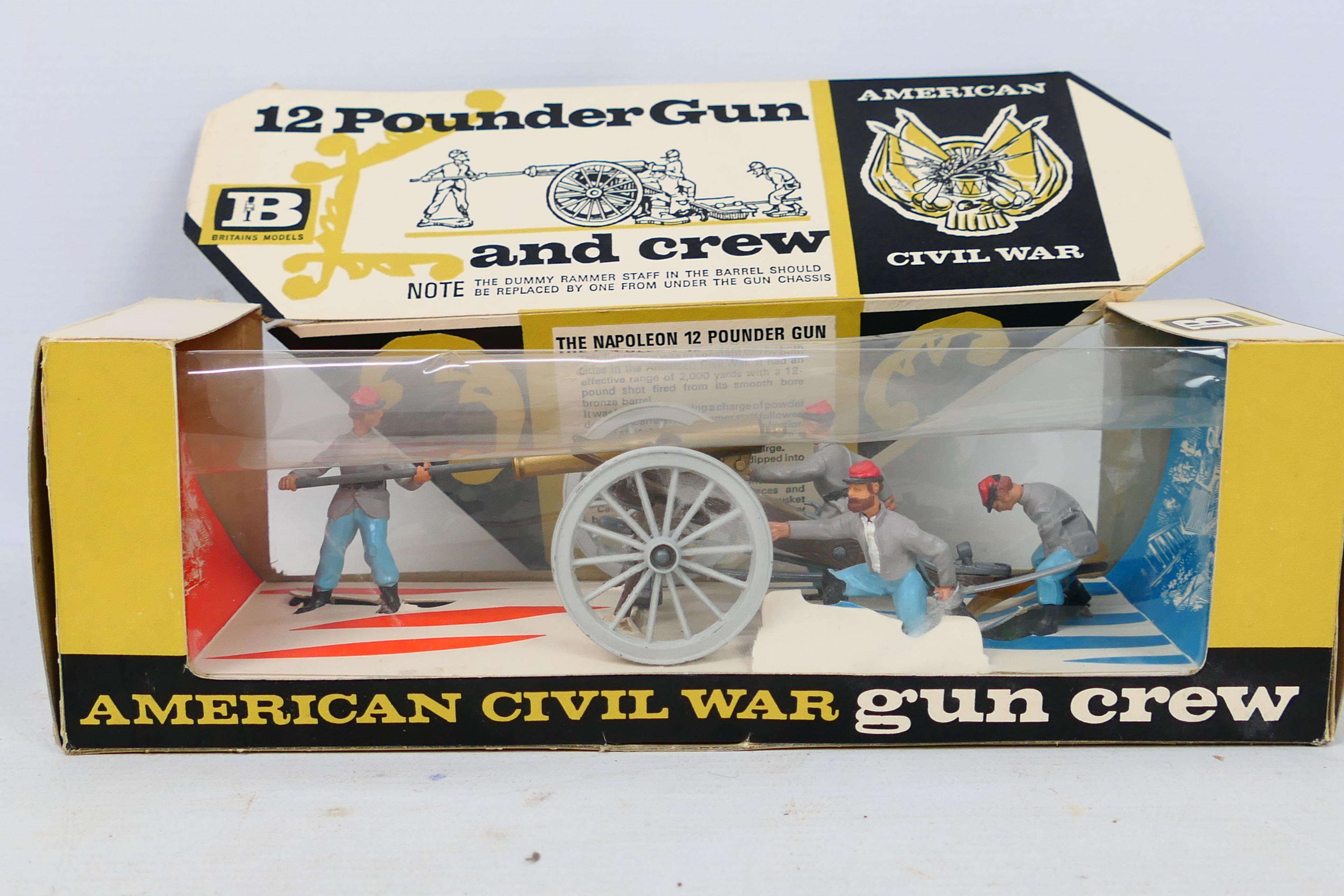 Britains - A boxed 1970s Britains American Civil War Confederate 12 Pounder Gun and crew # 4435. - Image 2 of 2