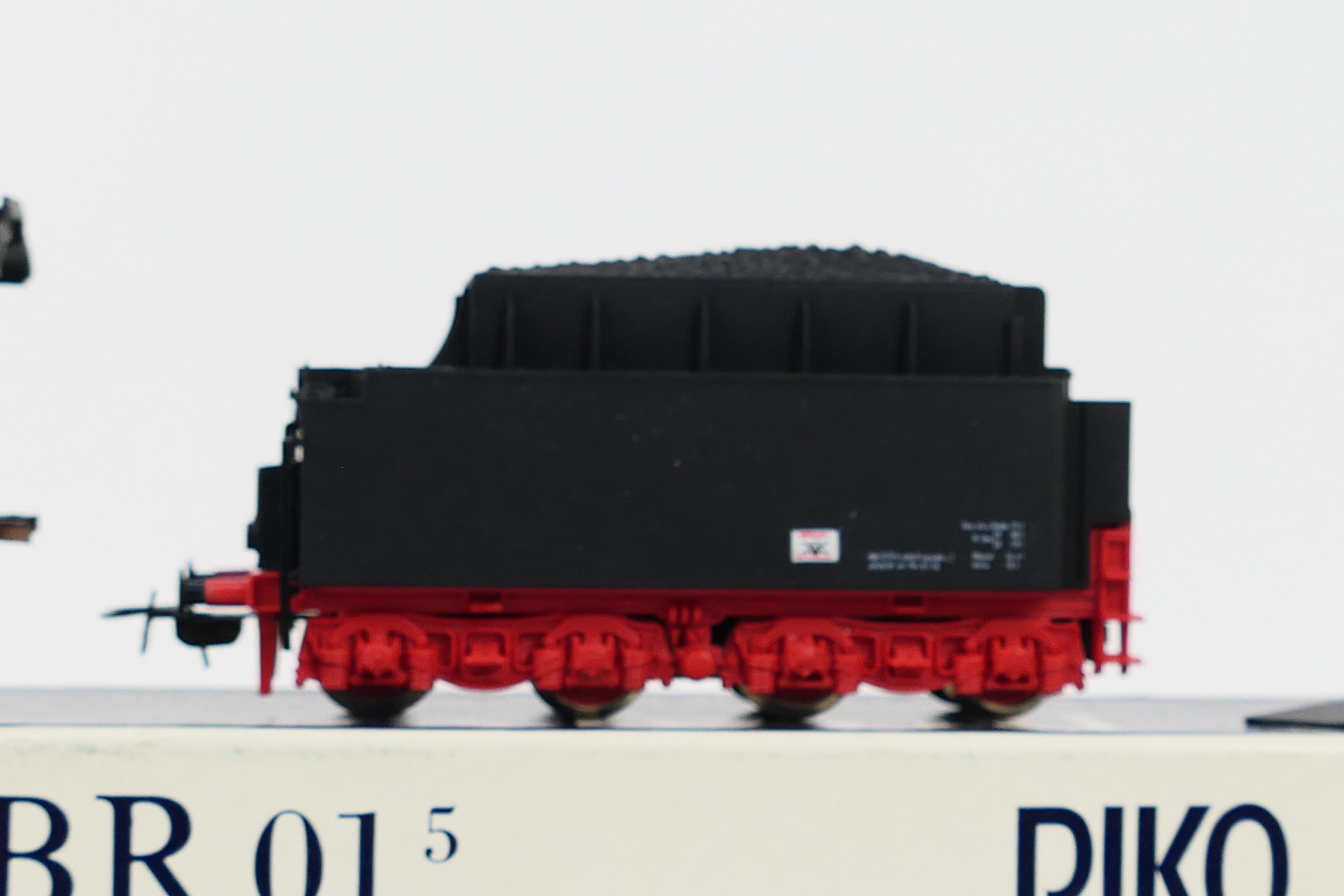 Piko - A boxed Piko #5/6325 BR01 4-6-2 HO gauge steam locomotive and tender. - Image 3 of 3