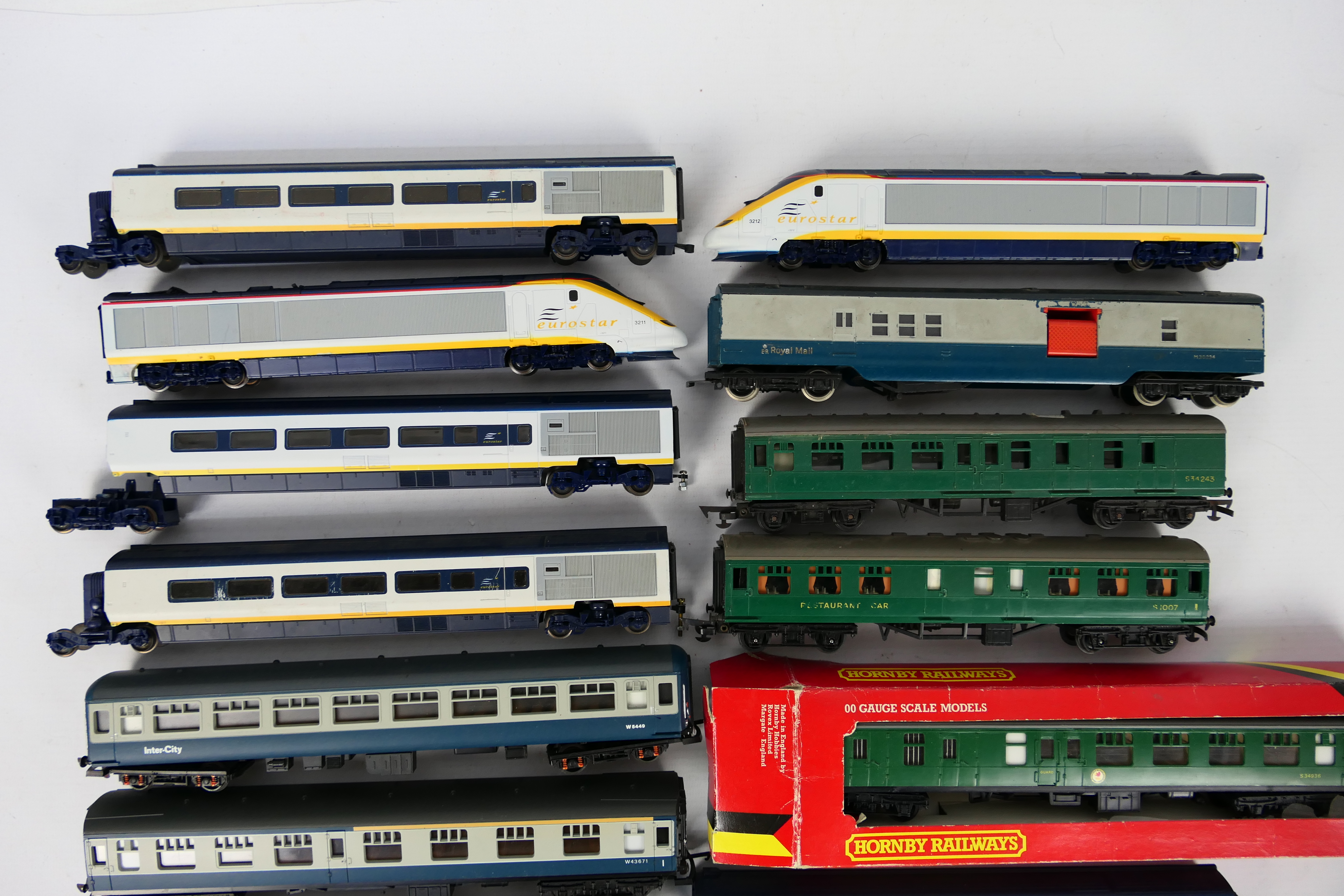 Jouef - Hornby - Lima - A predominately unboxed rake of HO / OO gauge passenger rolling stock and - Image 2 of 5