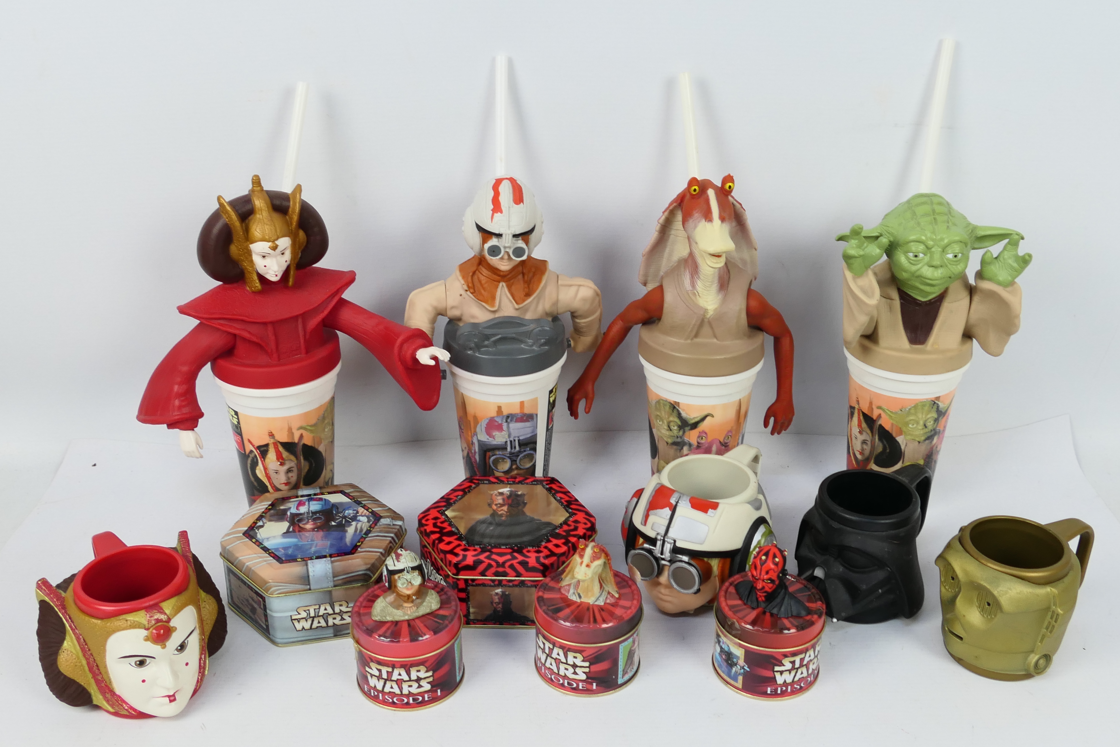 Applause - Star Wars - A collection of 8 x novelty Star Wars cups and 5 x tins of sweets.