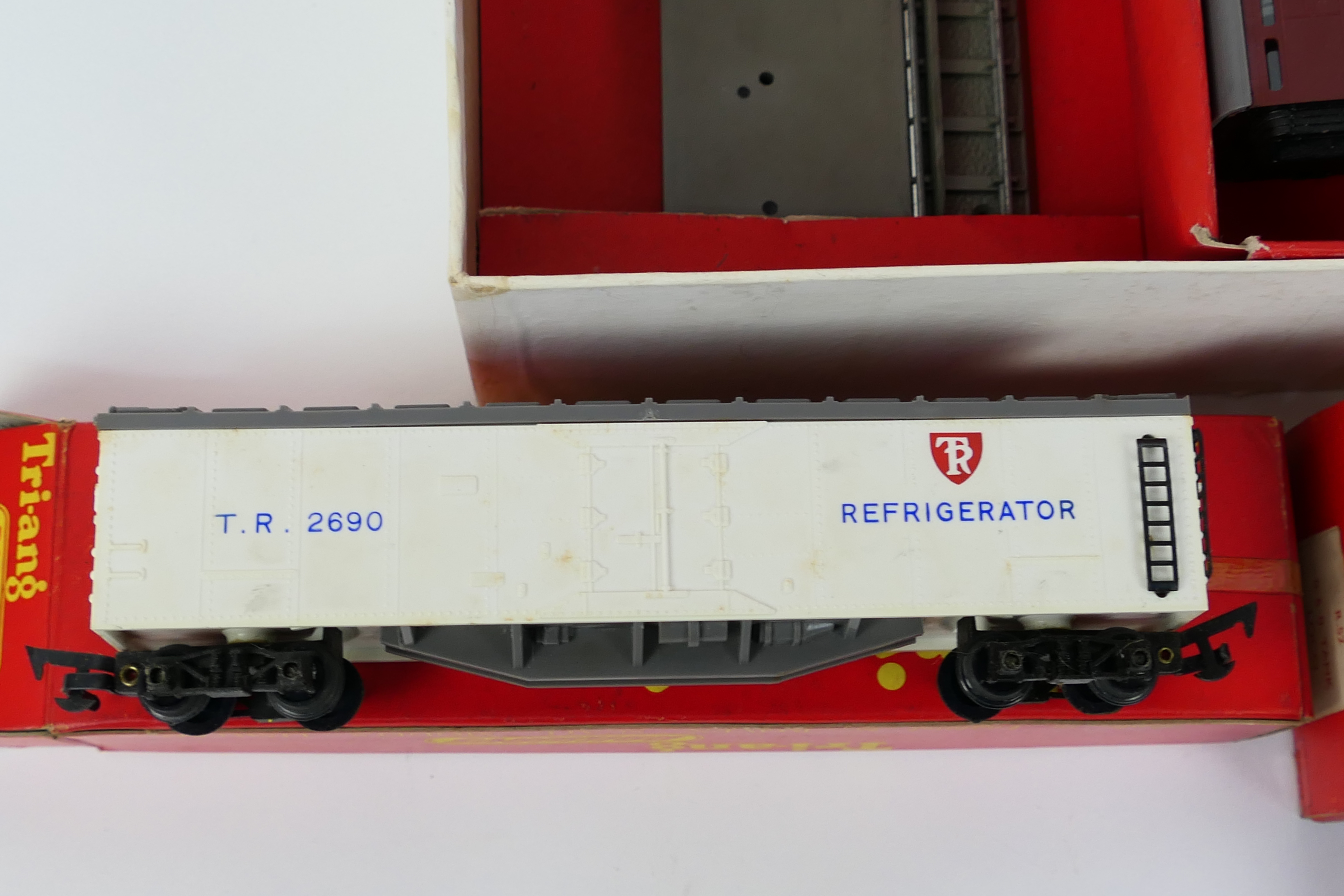 Tri-ang - 7 x boxed OO gauge items, 0-6-0 tank engine number 47606 in BR black # R. - Image 3 of 5