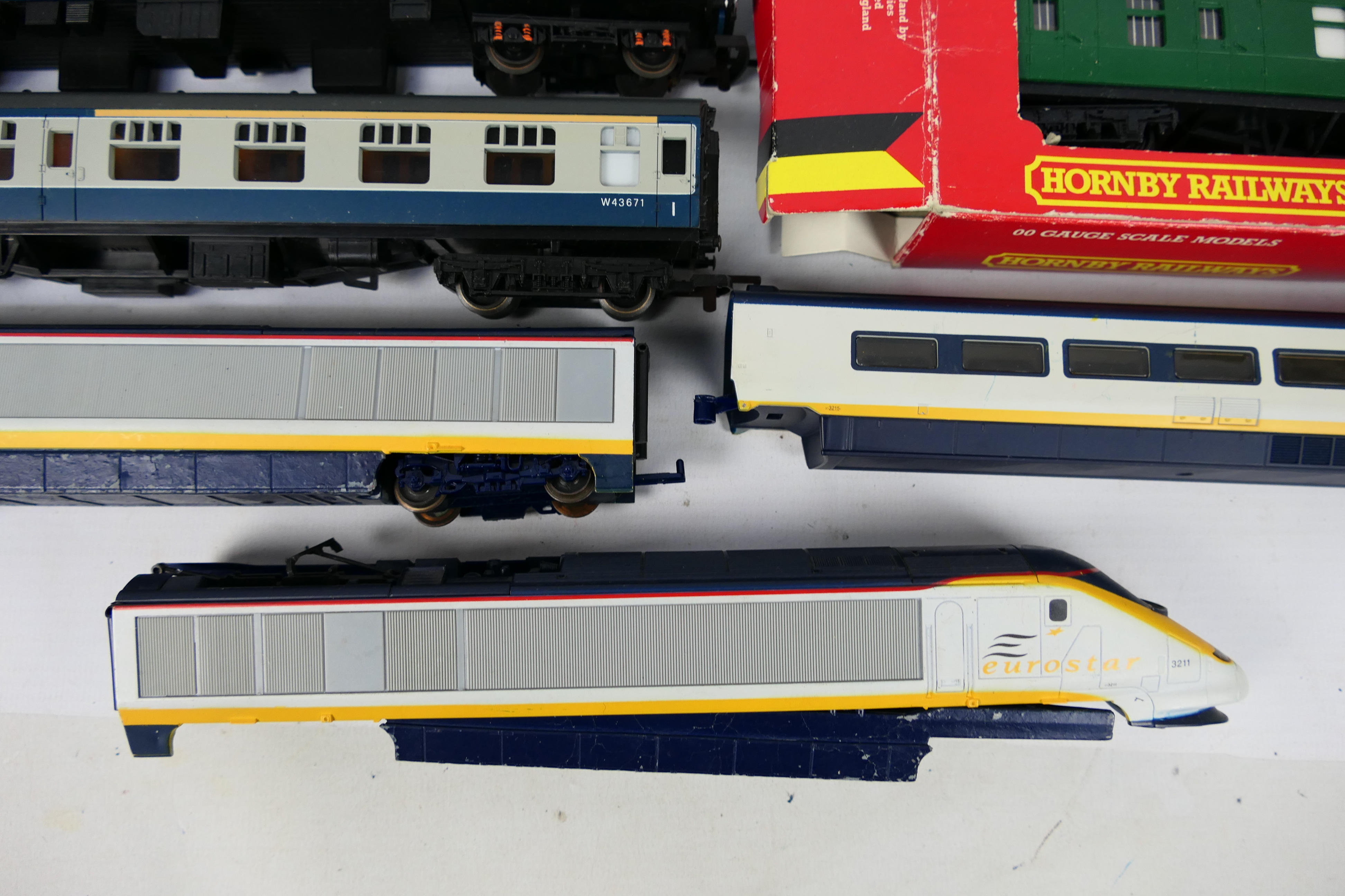 Jouef - Hornby - Lima - A predominately unboxed rake of HO / OO gauge passenger rolling stock and - Image 5 of 5