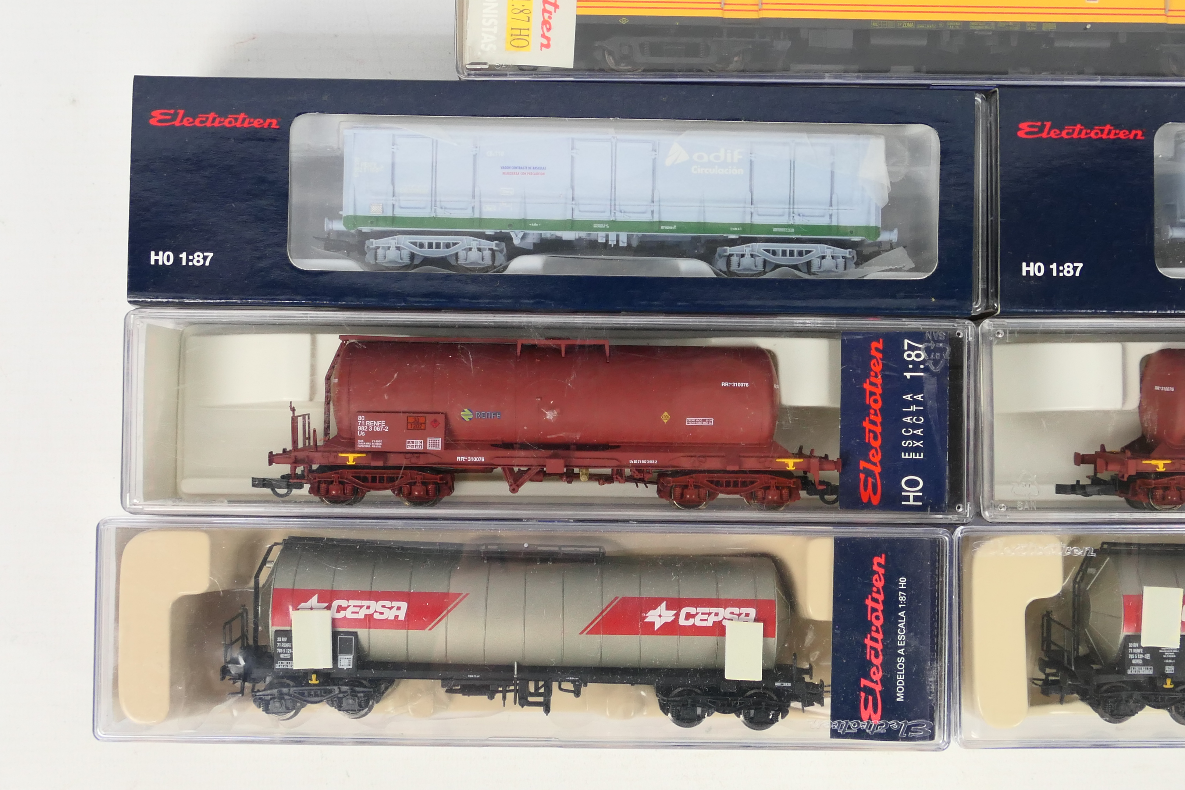 Electrotren - A rake of seven boxed HO gauge Electrotren predominately freight rolling stock items. - Image 2 of 4