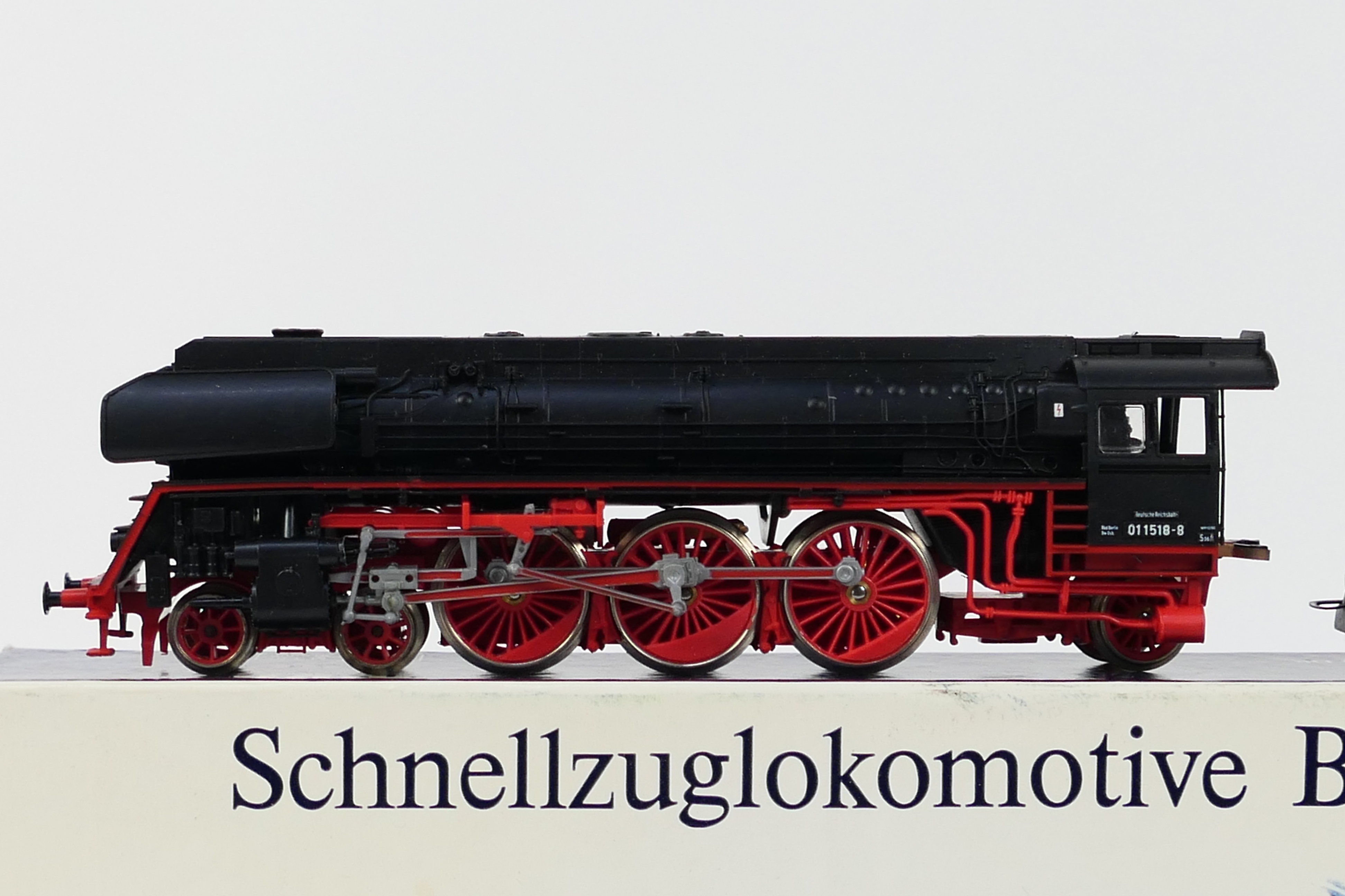 Piko - A boxed Piko #5/6325 BR01 4-6-2 HO gauge steam locomotive and tender. - Image 2 of 3