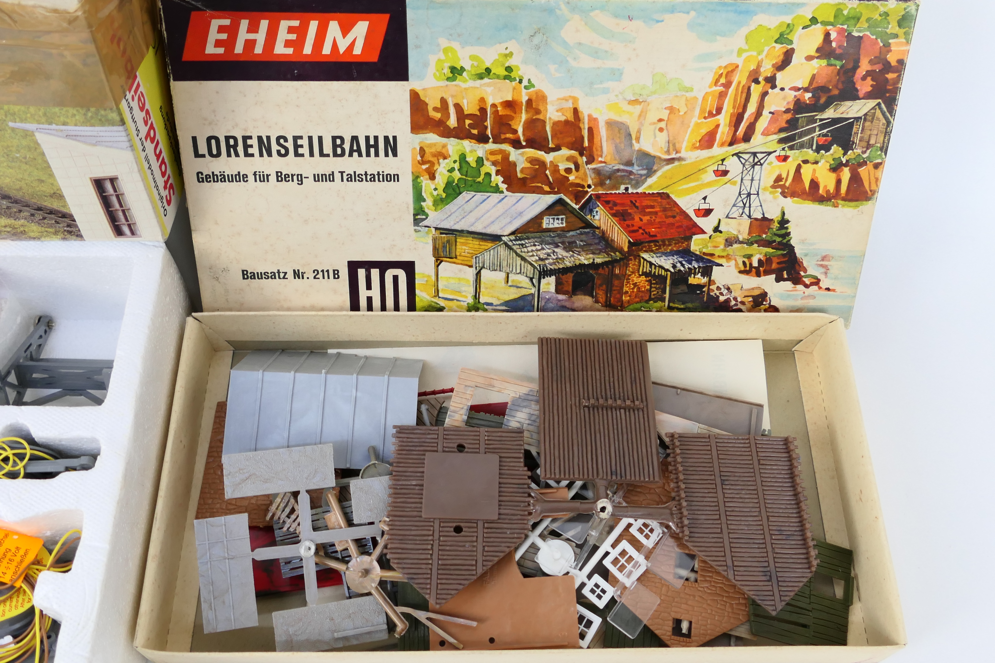 Brawa - Eheim - A boxed Brawa HO gauge 'Standseilbahn', with an Eheim #211 HO gauge 'Lorenseilbahn'. - Image 3 of 3