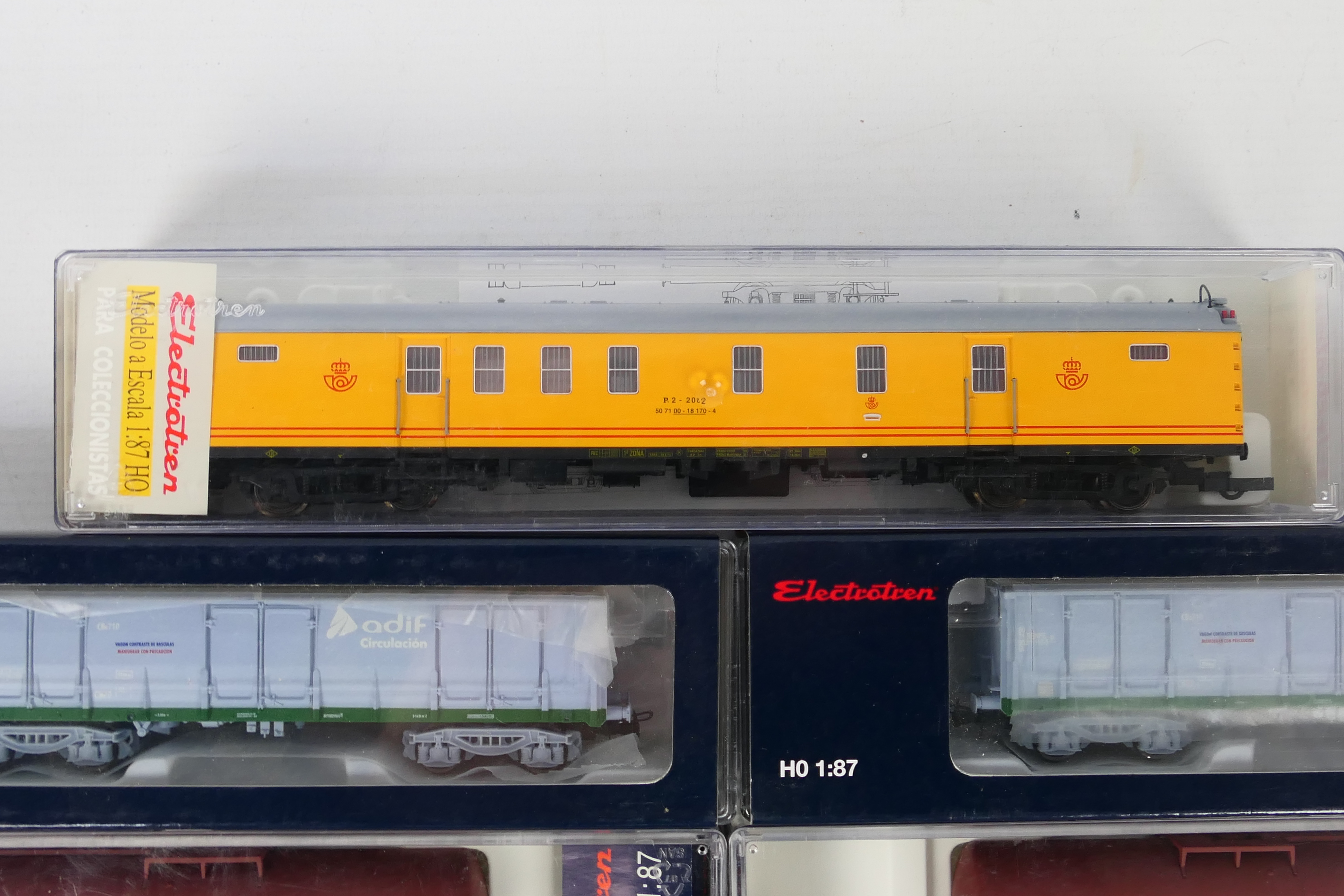 Electrotren - A rake of seven boxed HO gauge Electrotren predominately freight rolling stock items. - Image 4 of 4