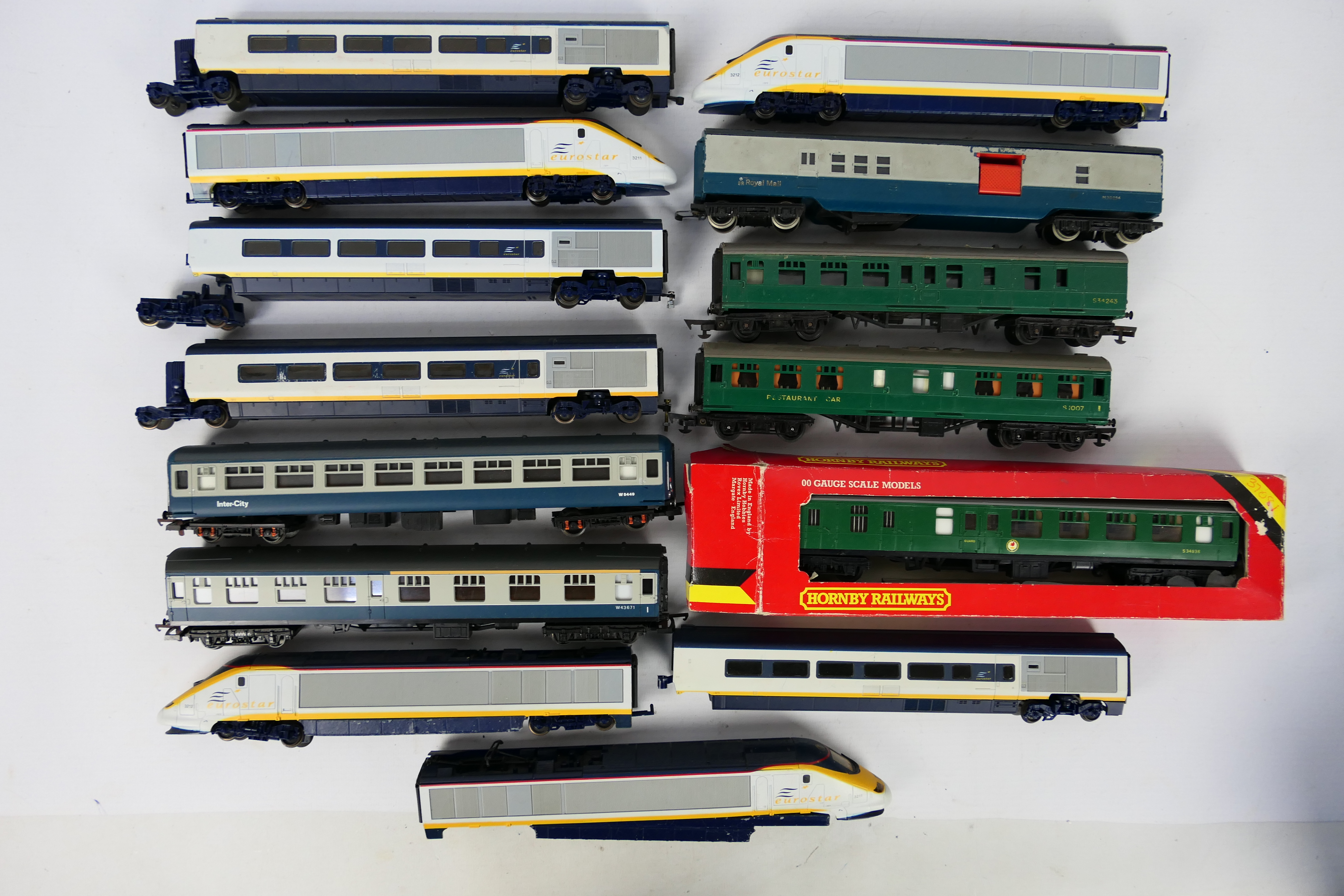 Jouef - Hornby - Lima - A predominately unboxed rake of HO / OO gauge passenger rolling stock and