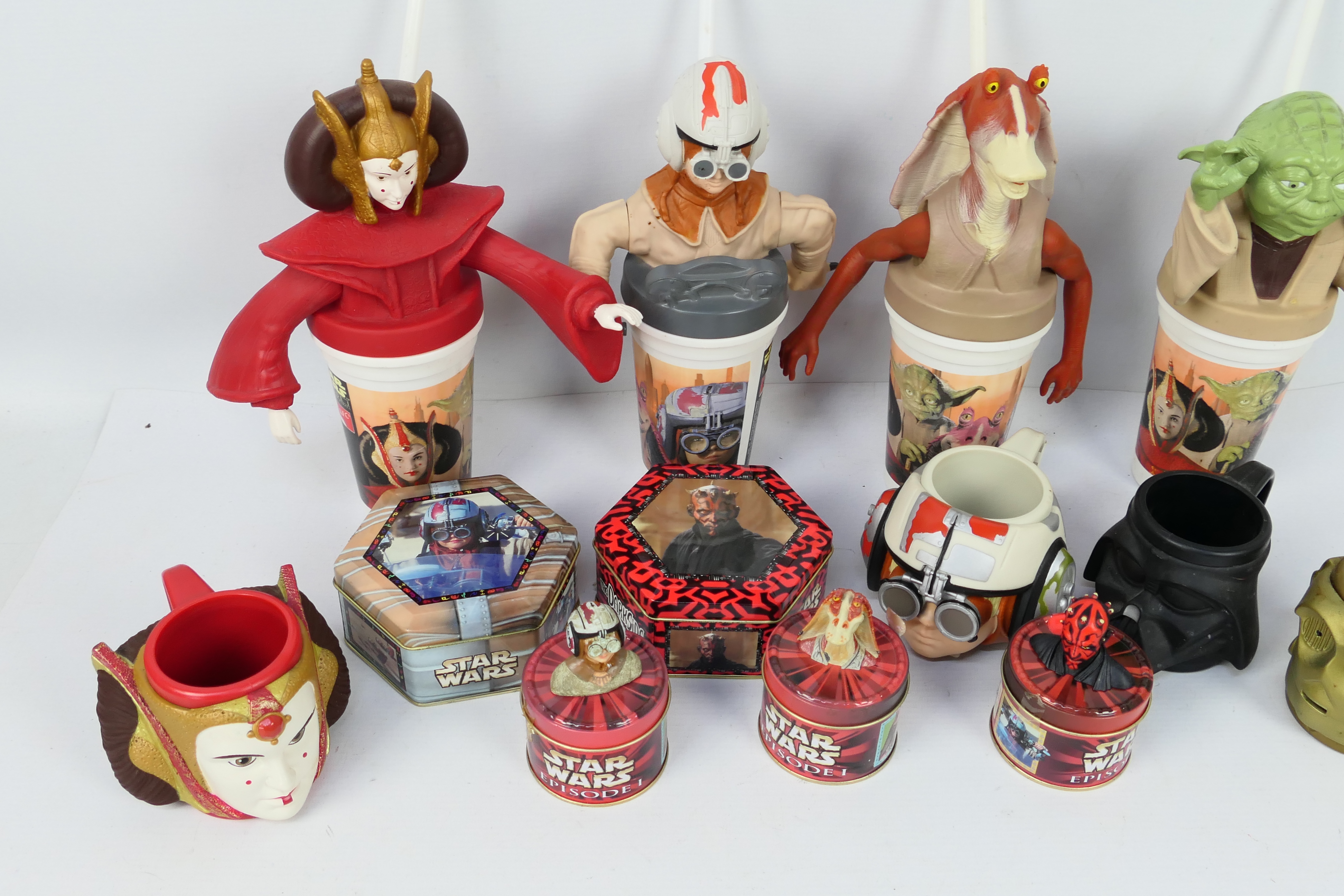 Applause - Star Wars - A collection of 8 x novelty Star Wars cups and 5 x tins of sweets. - Image 3 of 4