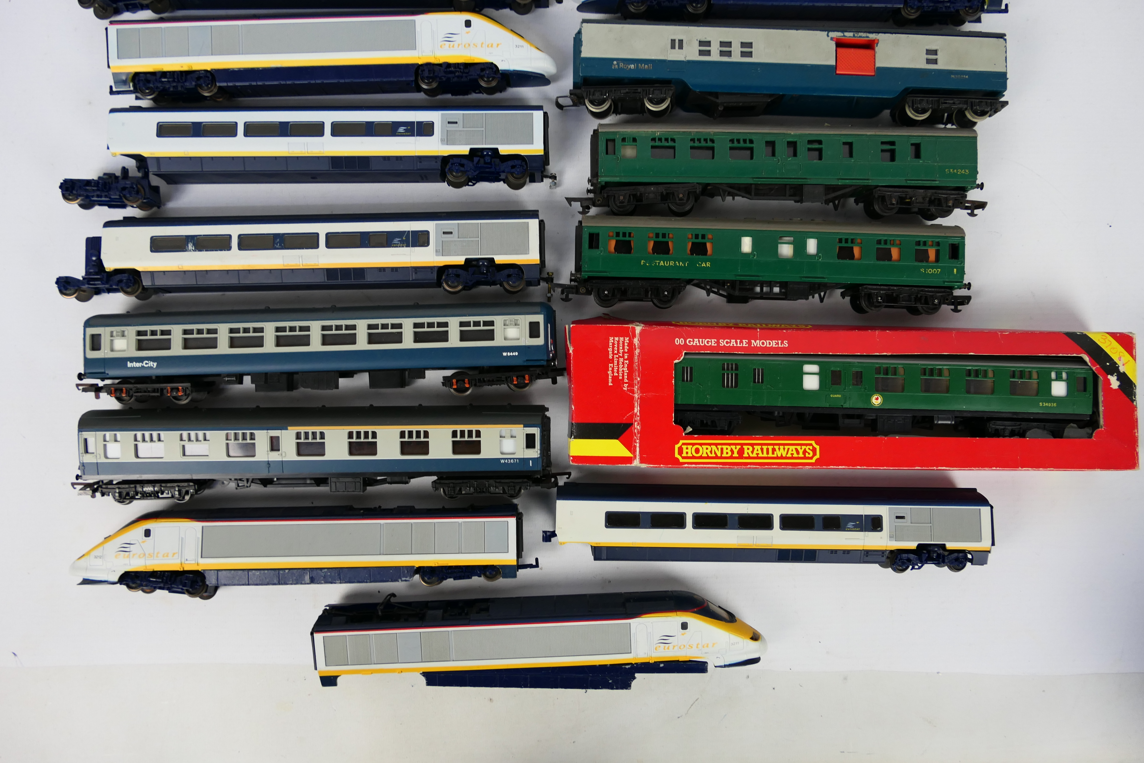 Jouef - Hornby - Lima - A predominately unboxed rake of HO / OO gauge passenger rolling stock and - Image 3 of 5