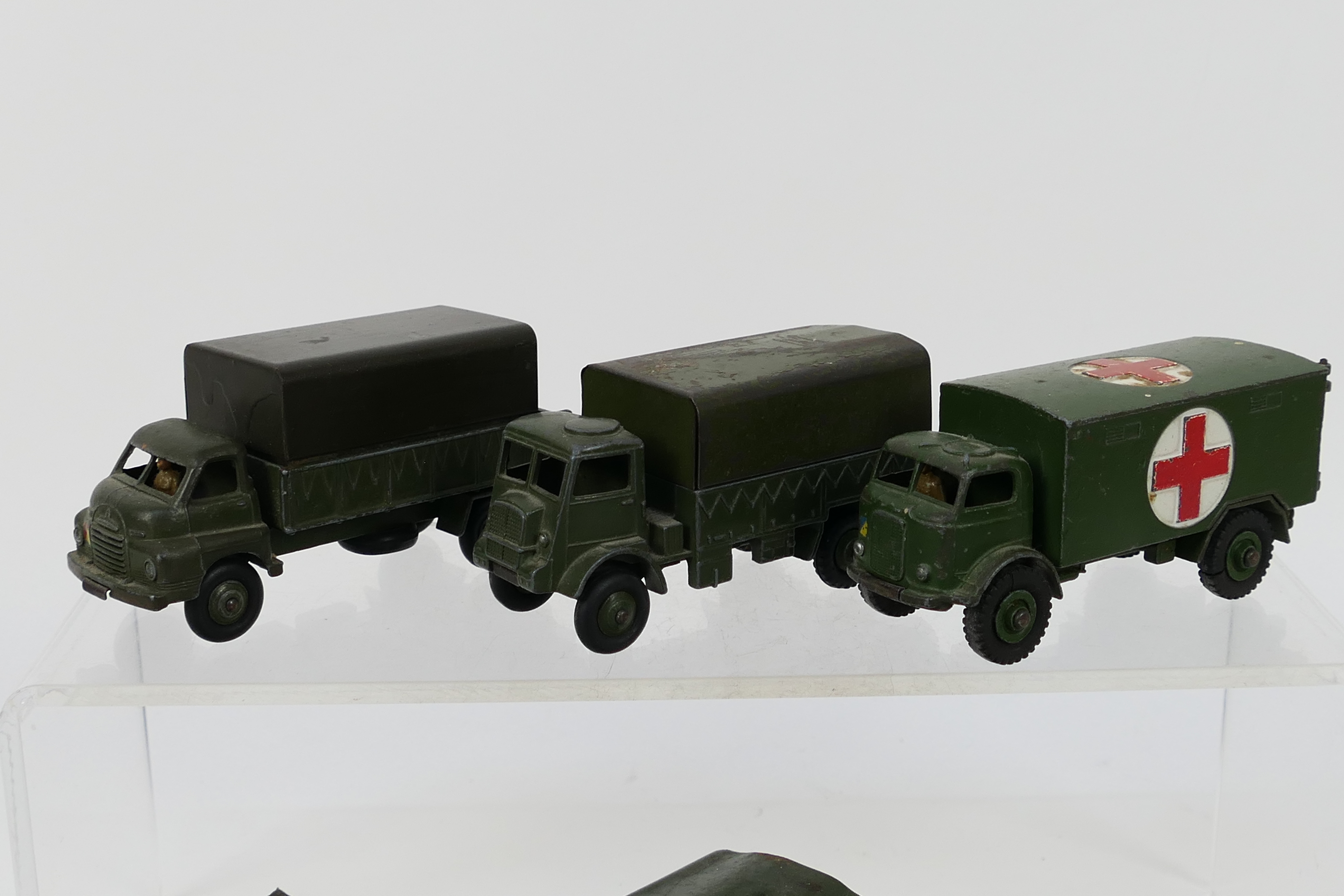 Dinky - Solido - Morestone - 12 x unboxed military vehicles including Renault Ambulance # 807, - Image 2 of 4