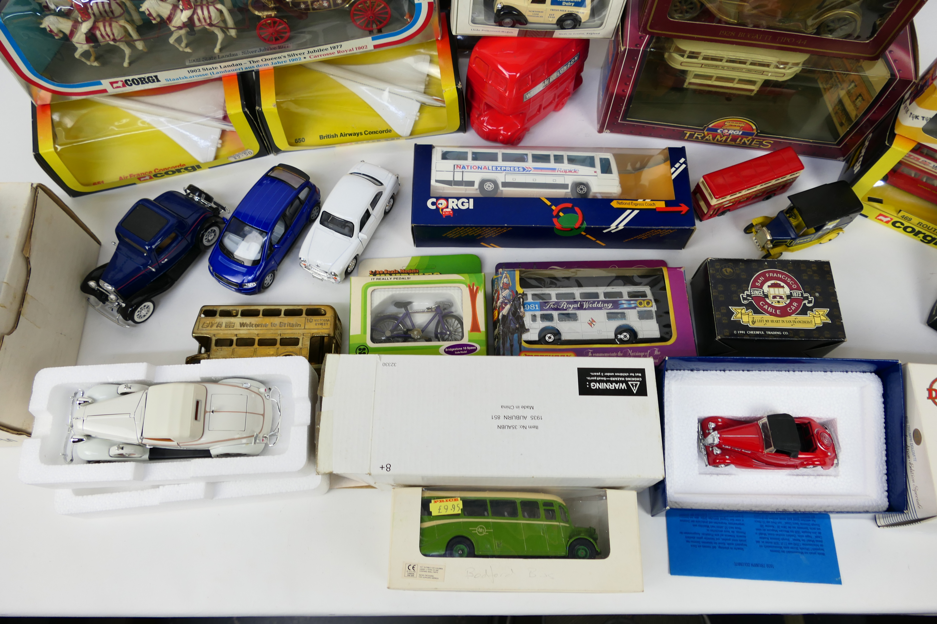 Corgi - Matchbox Dinky - Dinky Toys - Saico - Others - A mixed collection of predominately boxed - Image 4 of 4