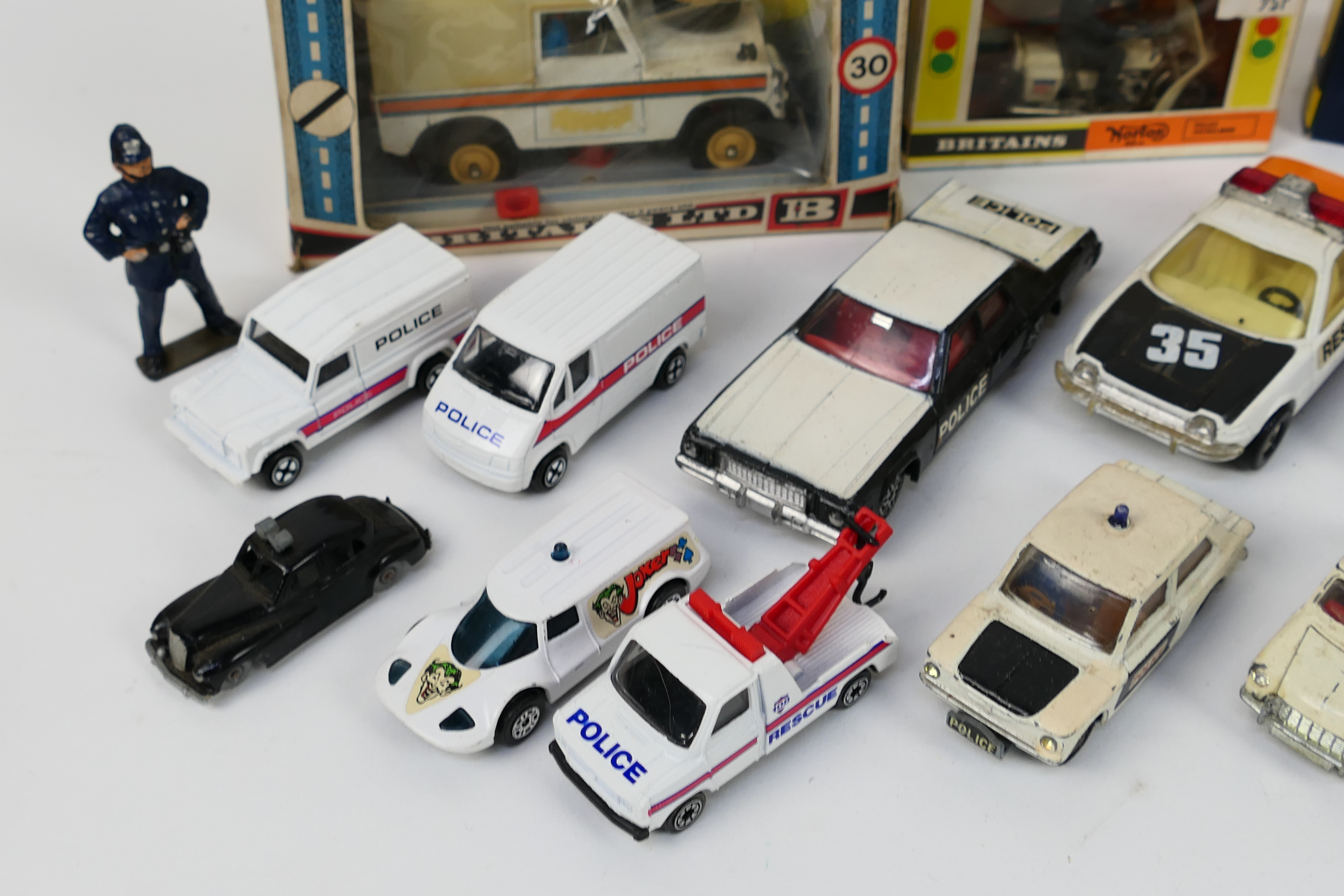 Corgi - Britains - Dinky - Matchbox - Others - Five boxed diecast Police vehicles with a group of - Image 4 of 5