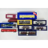 Heljan - Dapol - Lima - Others - A boxed collection of nine items of HO gauge freight rolling stock.