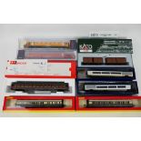 Kato - Hornby - Rivarossi - Electrotren - Eight boxed items of OO and HO gauge passenger and
