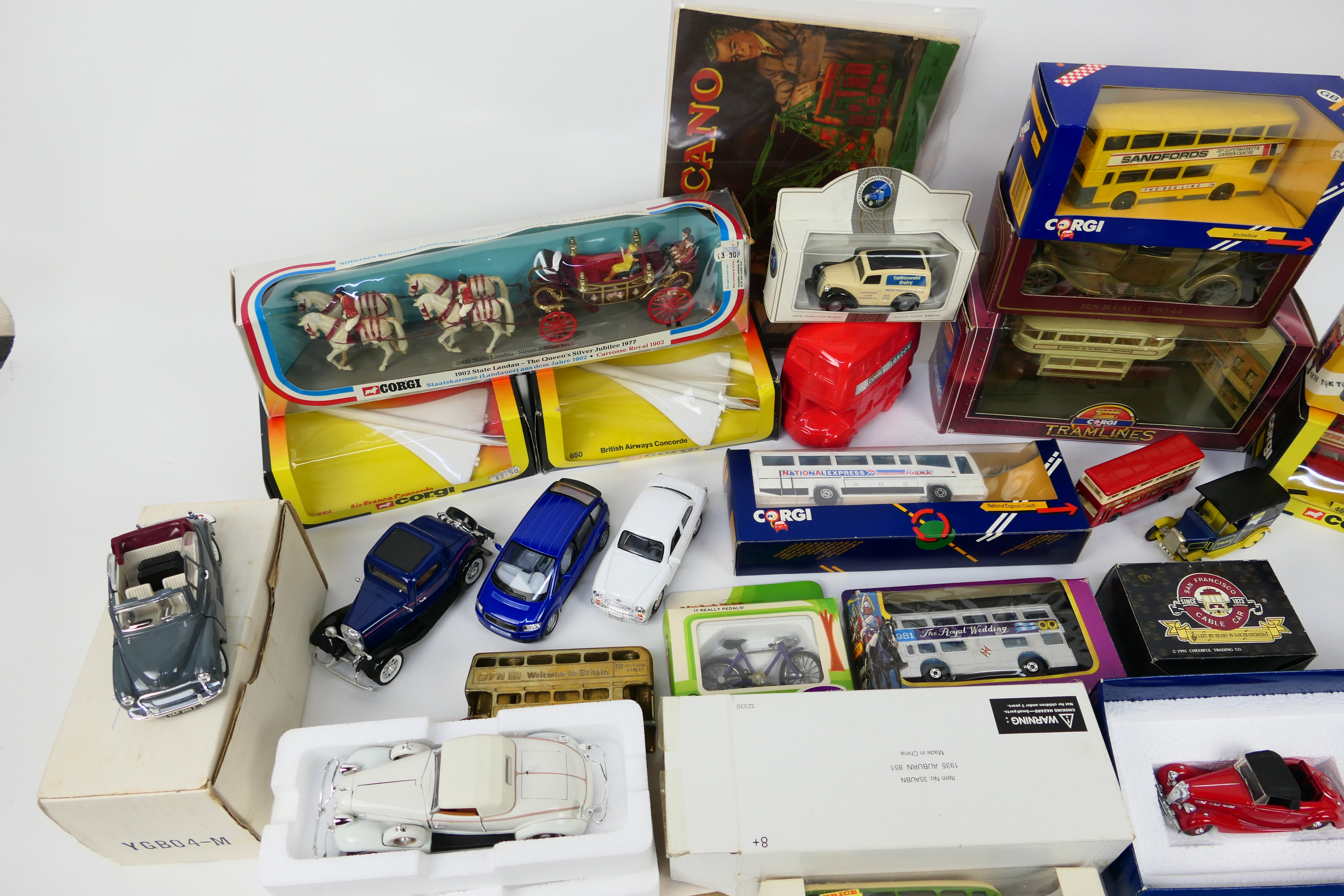 Corgi - Matchbox Dinky - Dinky Toys - Saico - Others - A mixed collection of predominately boxed - Image 2 of 4