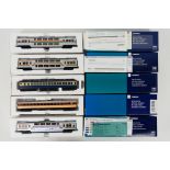 Tomix - A rake of five boxed HO gauge Japanese Railway passenger coaches from Tomix.