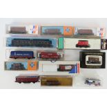 Arnold - Lima - Roco - Fleischmann - A collection of 13 predominately boxed N gauge passenger and